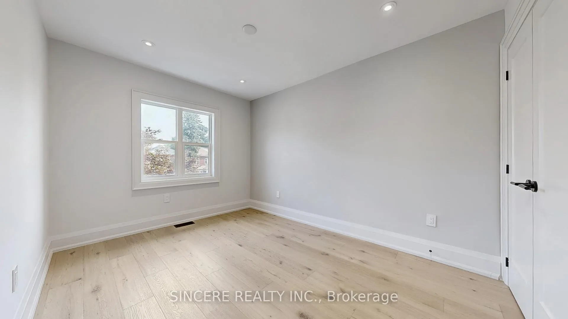 Photo 26 of 123 Lawrence Avenue W, Toronto, Lawrence Park North — HOMEH