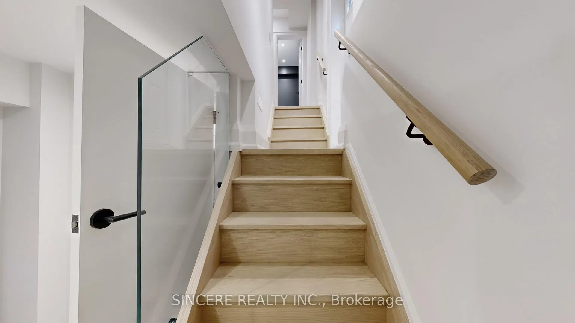 Photo 33 of 123 Lawrence Avenue W, Toronto, Lawrence Park North — HOMEH