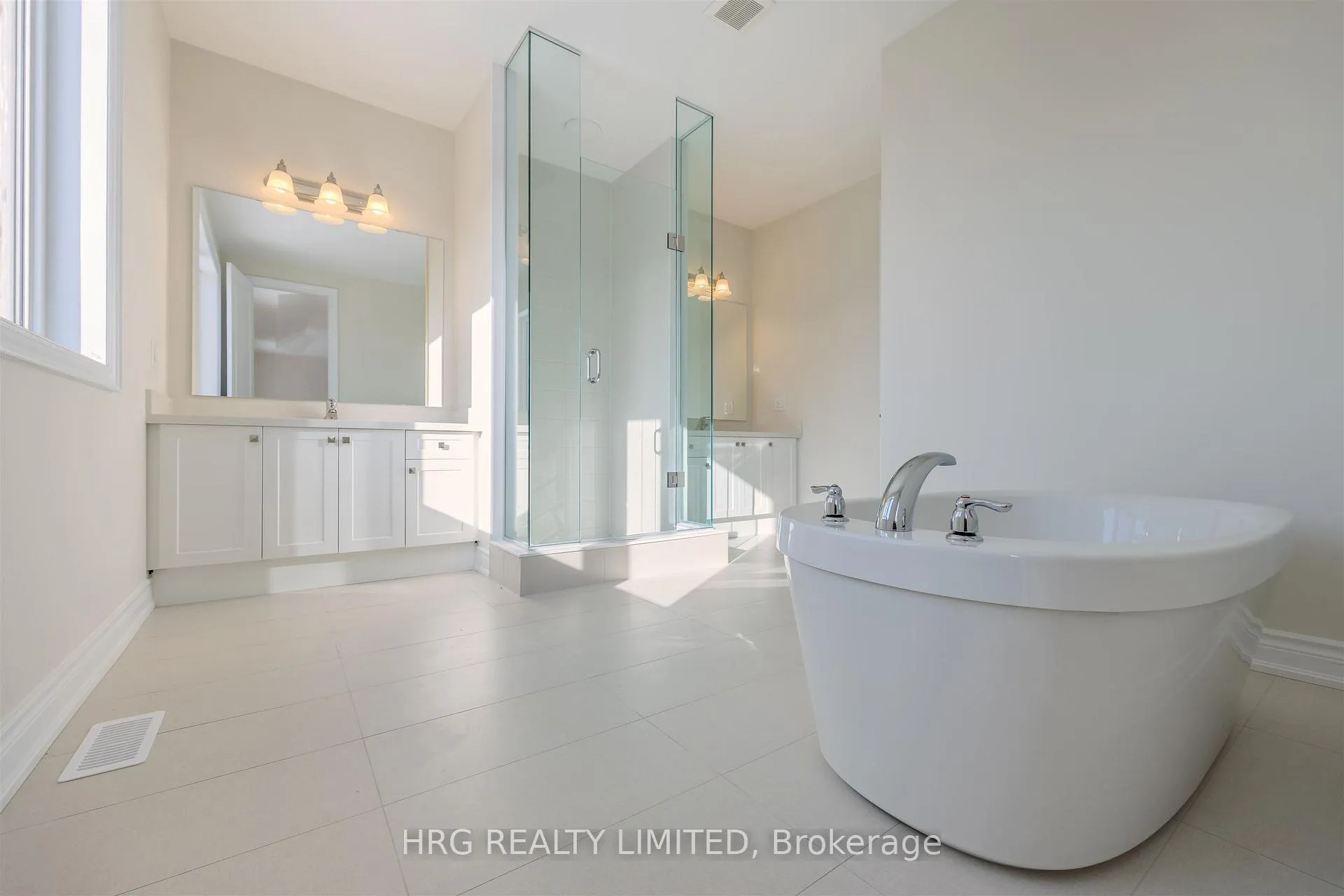 Photo 19 of 13 Brabin Circle N, Whitby, Rural Whitby — HOMEH
