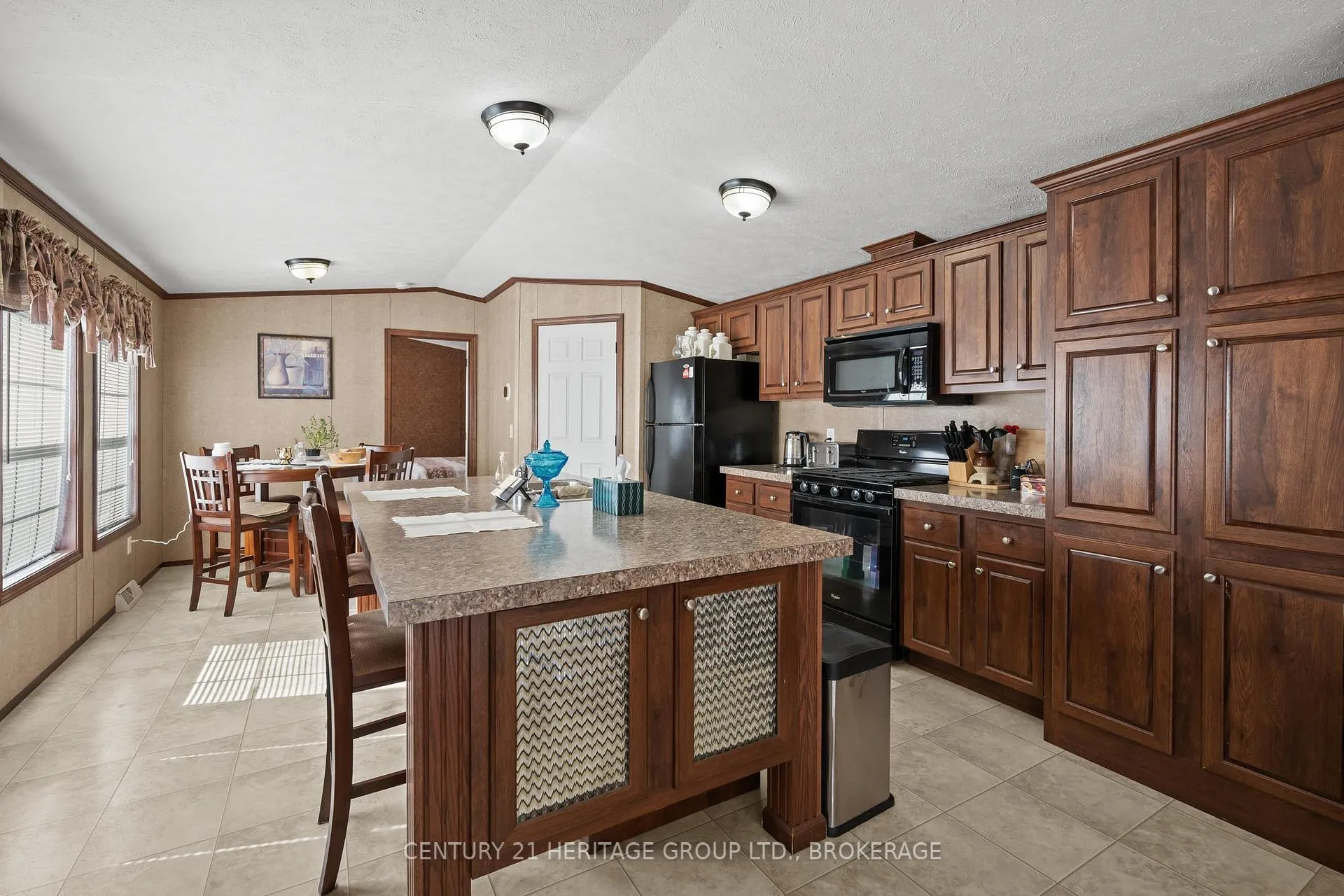 Photo 11 of Unit 7, 5633 Bath Road, Loyalist, Lennox and Addington - South — HOMEH