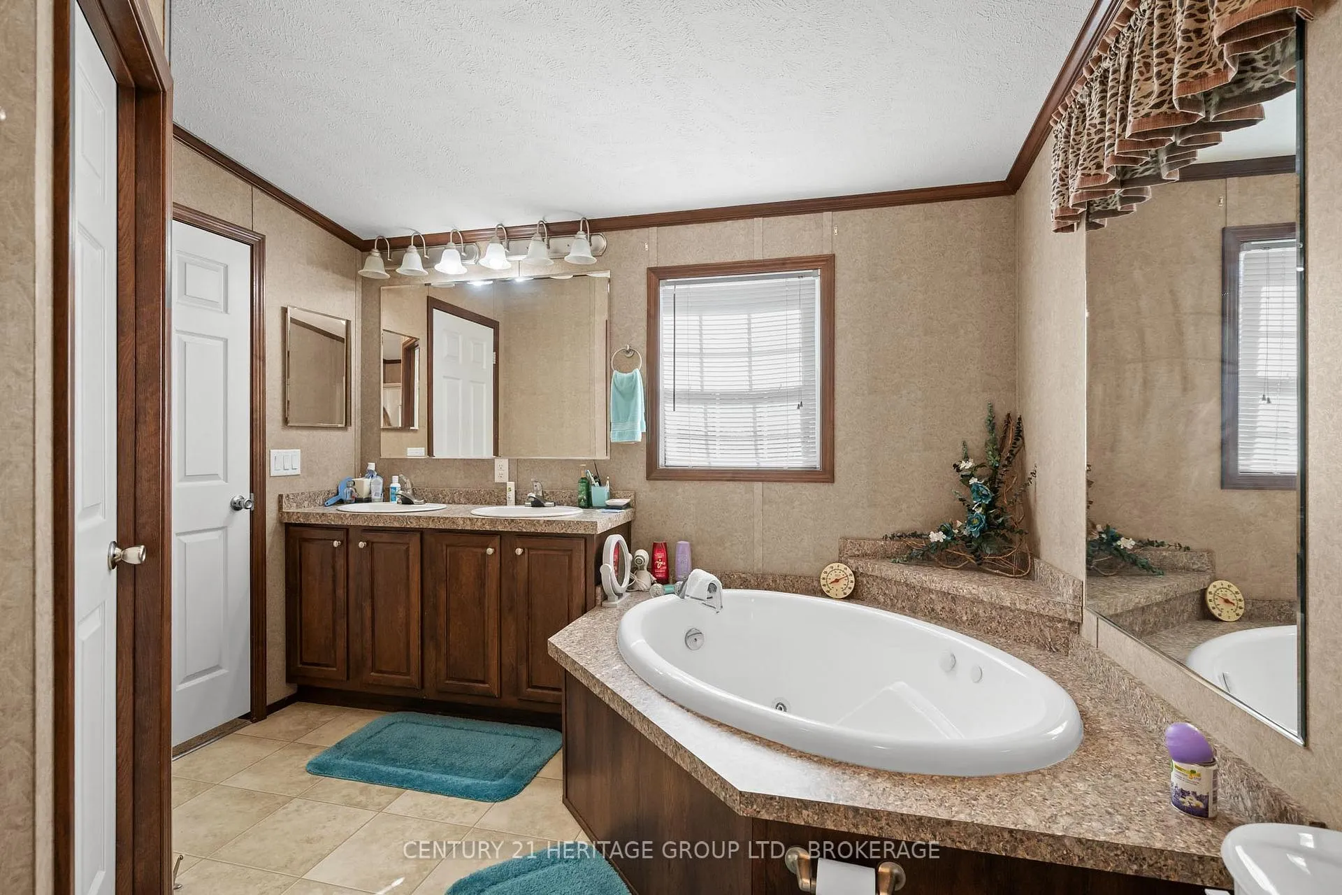 Photo 17 of Unit 7, 5633 Bath Road, Loyalist, Lennox and Addington - South — HOMEH