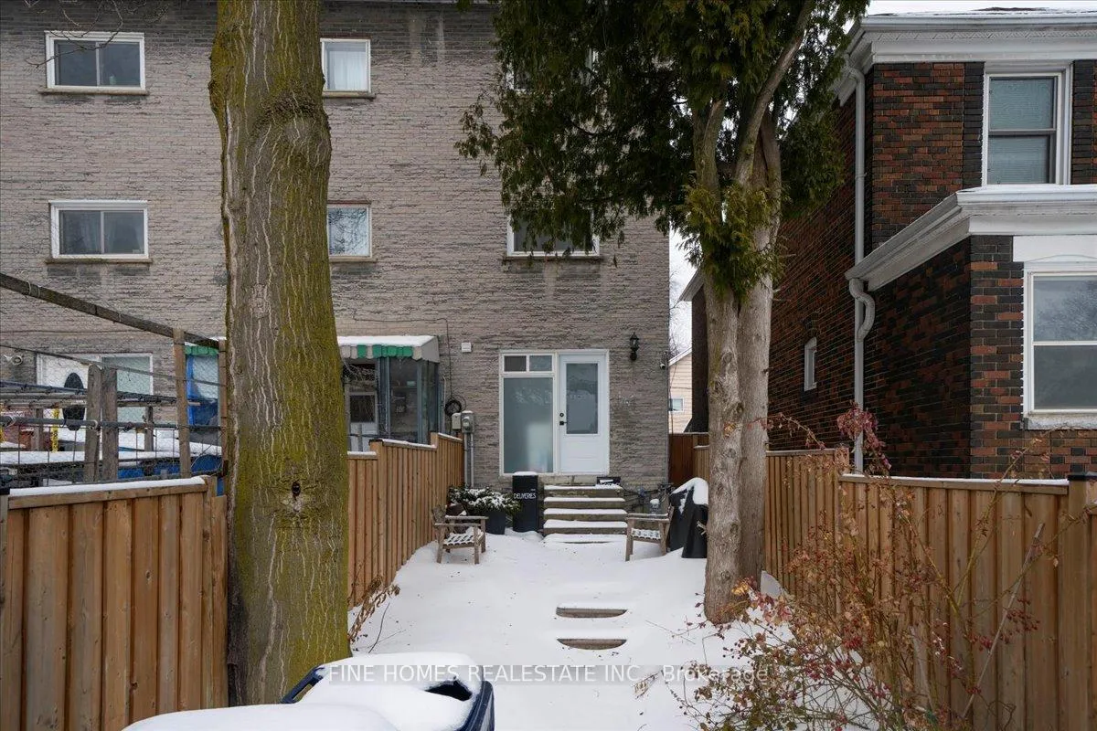 Front of 48 Carr Street