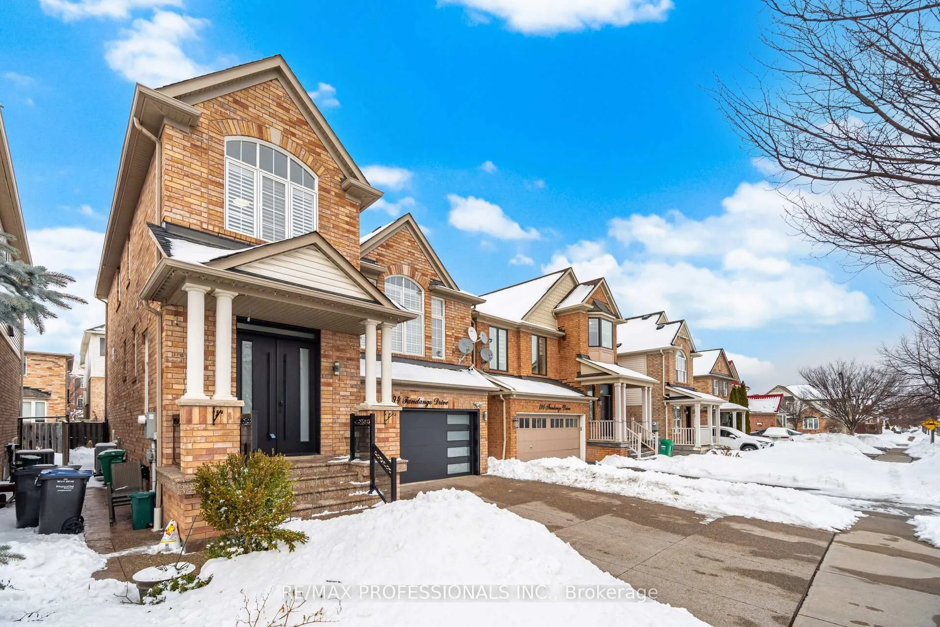 Photo 2 of 194 Fandango Drive, Brampton, Credit Valley — HOMEH