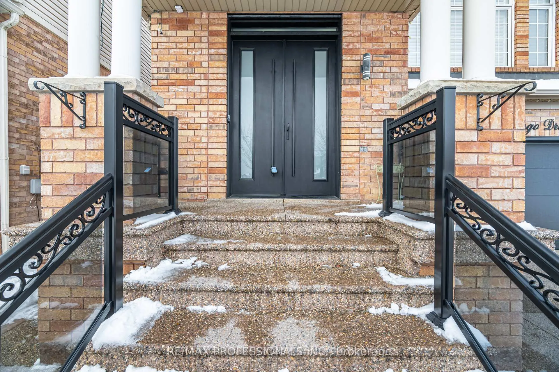 Photo 3 of 194 Fandango Drive, Brampton, Credit Valley — HOMEH