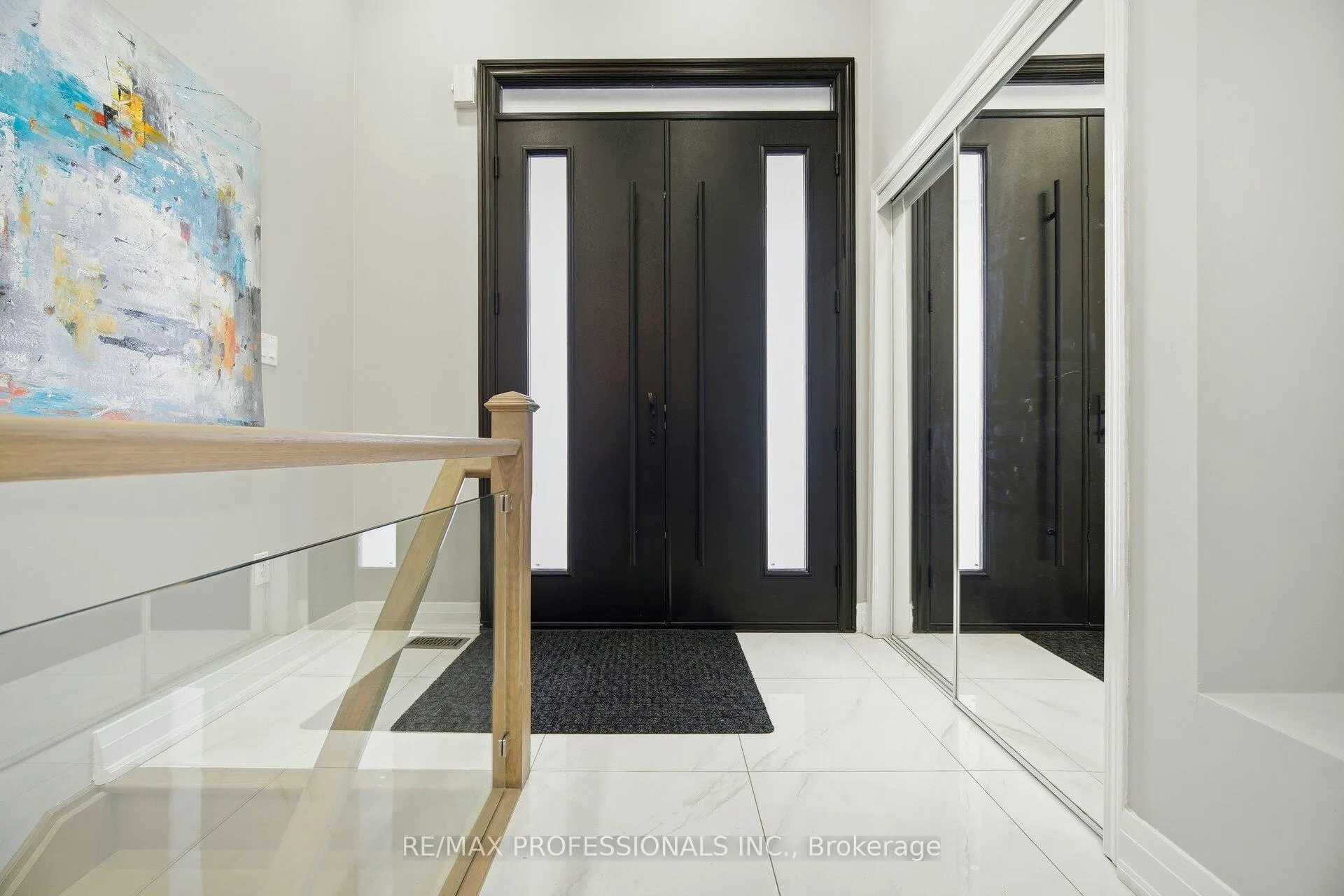 Photo 4 of 194 Fandango Drive, Brampton, Credit Valley — HOMEH