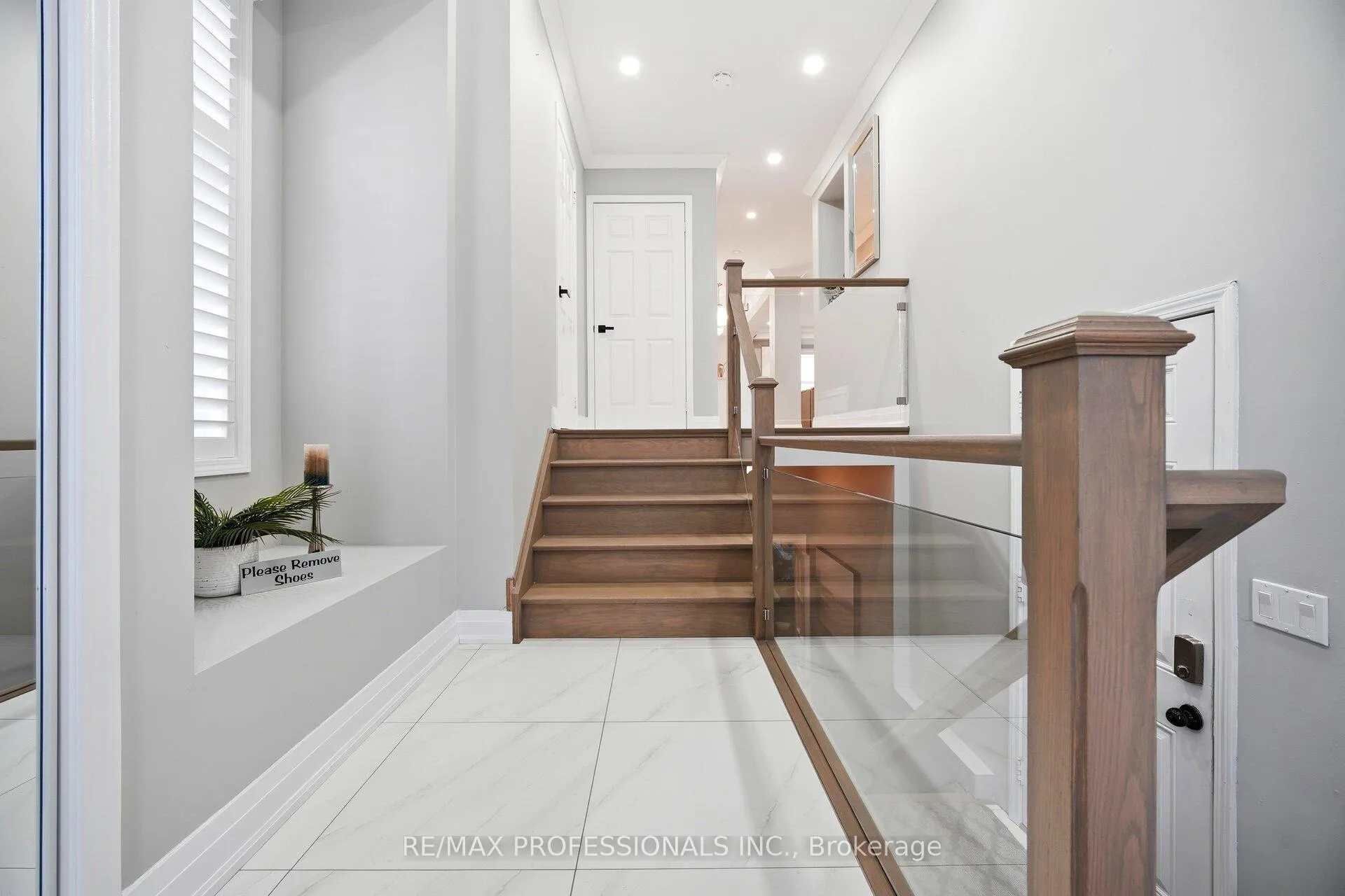 Photo 5 of 194 Fandango Drive, Brampton, Credit Valley — HOMEH