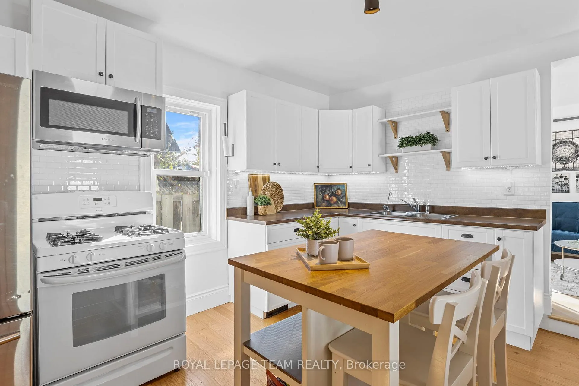 Photo 12 of 107 Queen Street N, Renfrew — HOMEH