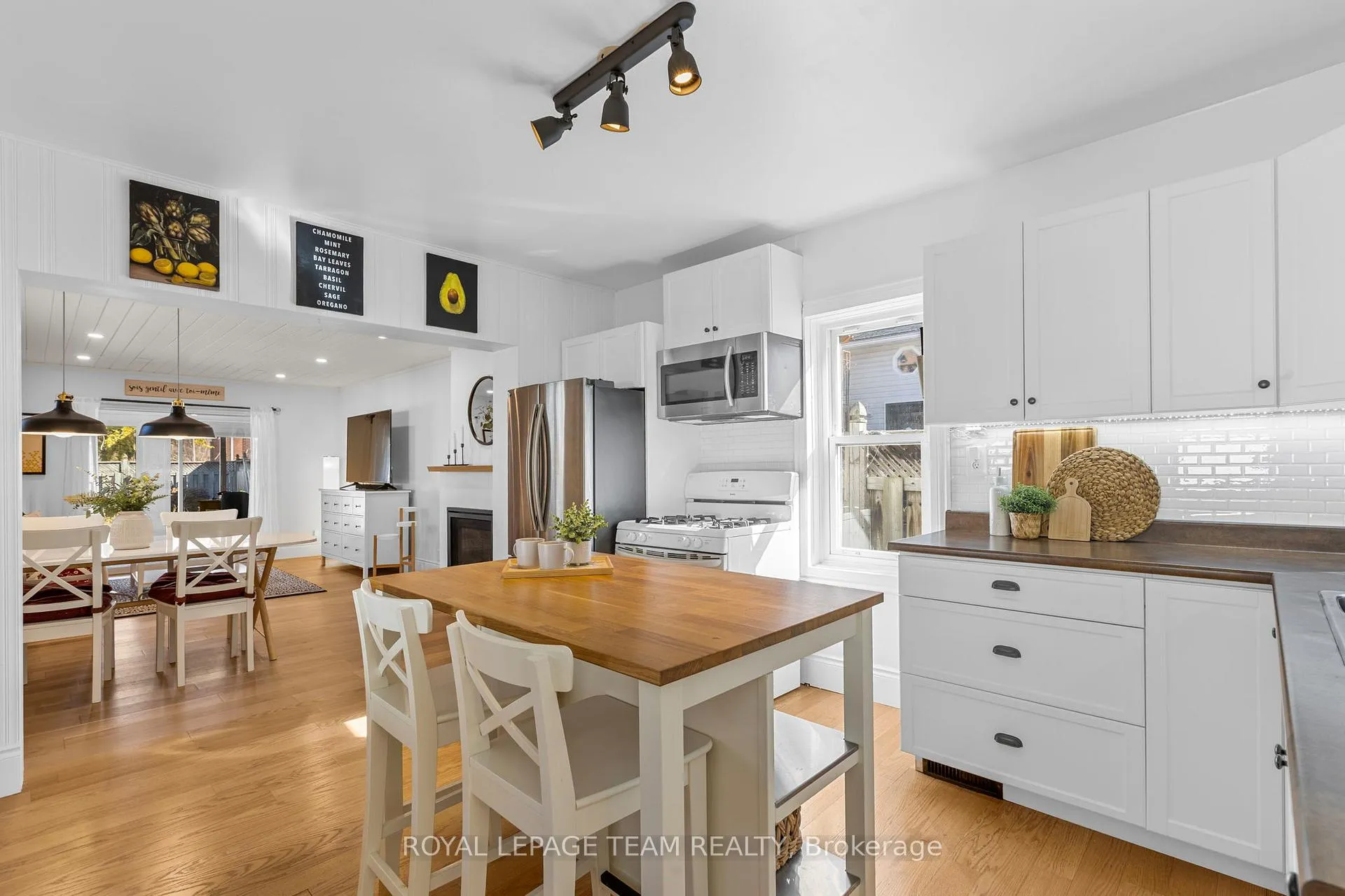 Photo 13 of 107 Queen Street N, Renfrew — HOMEH
