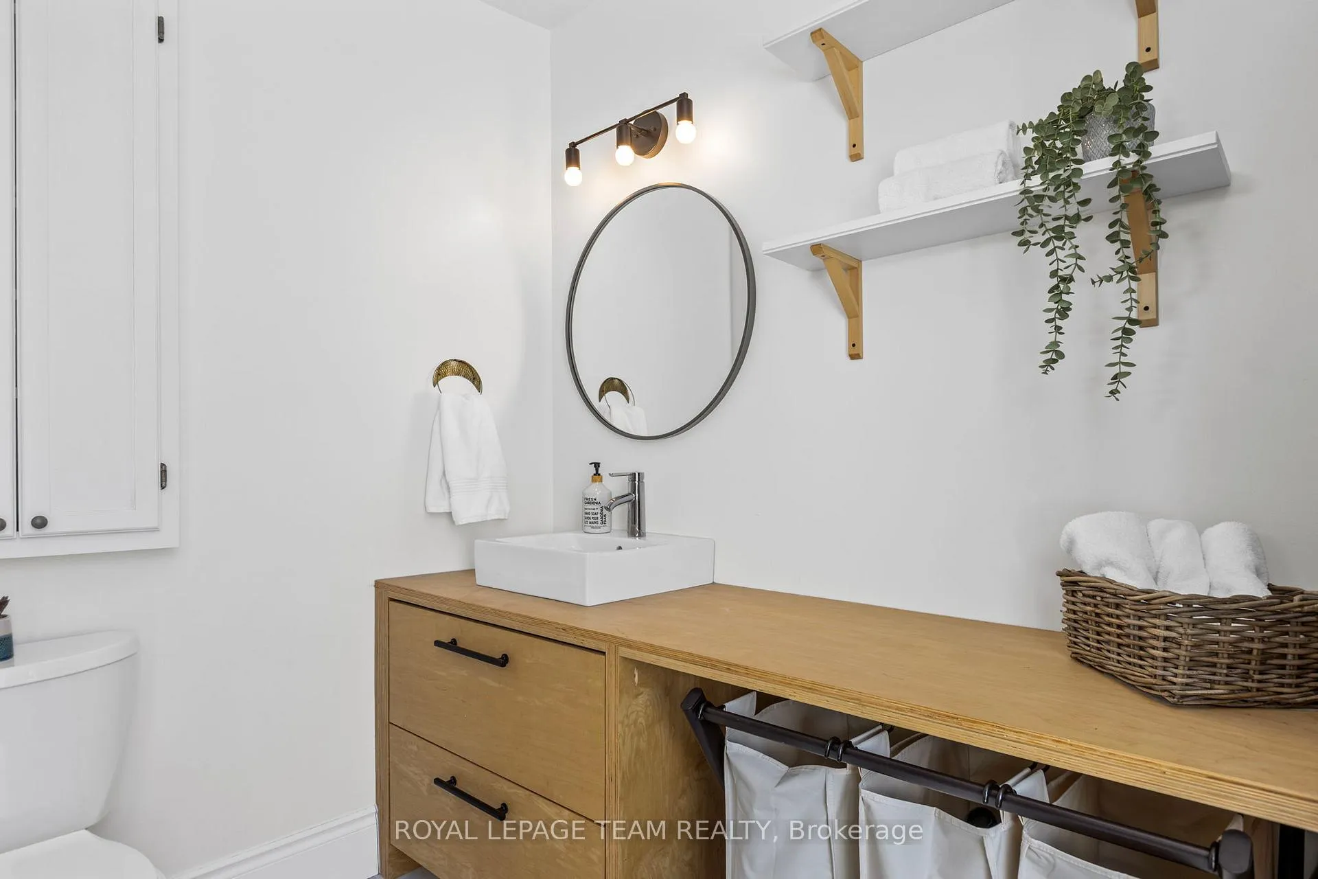Photo 27 of 107 Queen Street N, Renfrew — HOMEH