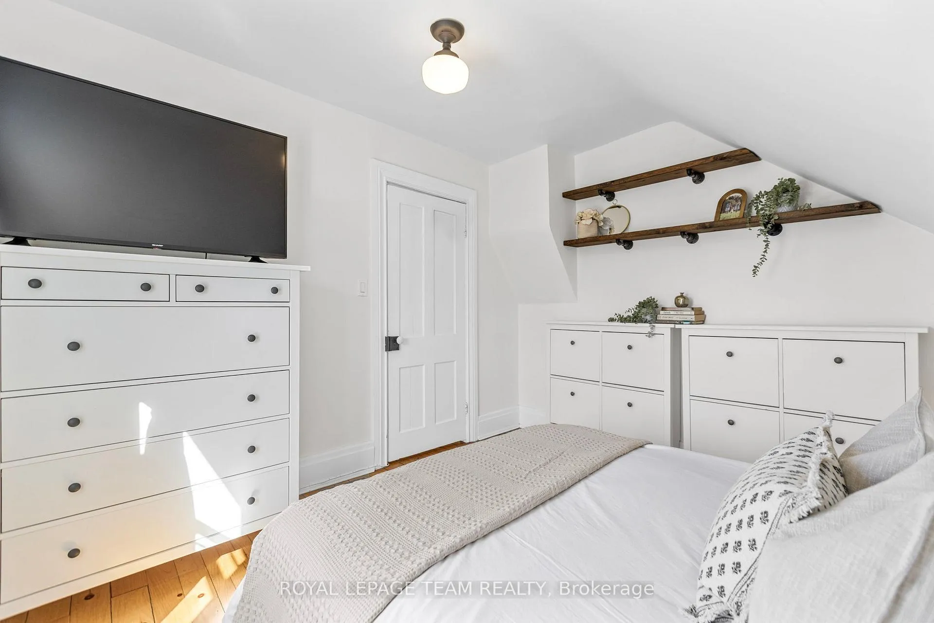 Photo 31 of 107 Queen Street N, Renfrew — HOMEH