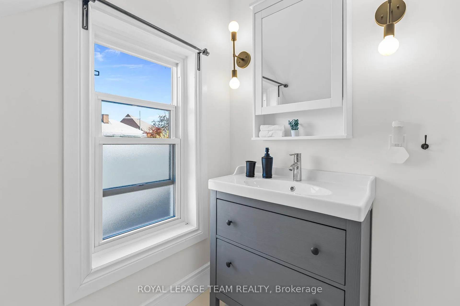 Photo 36 of 107 Queen Street N, Renfrew — HOMEH