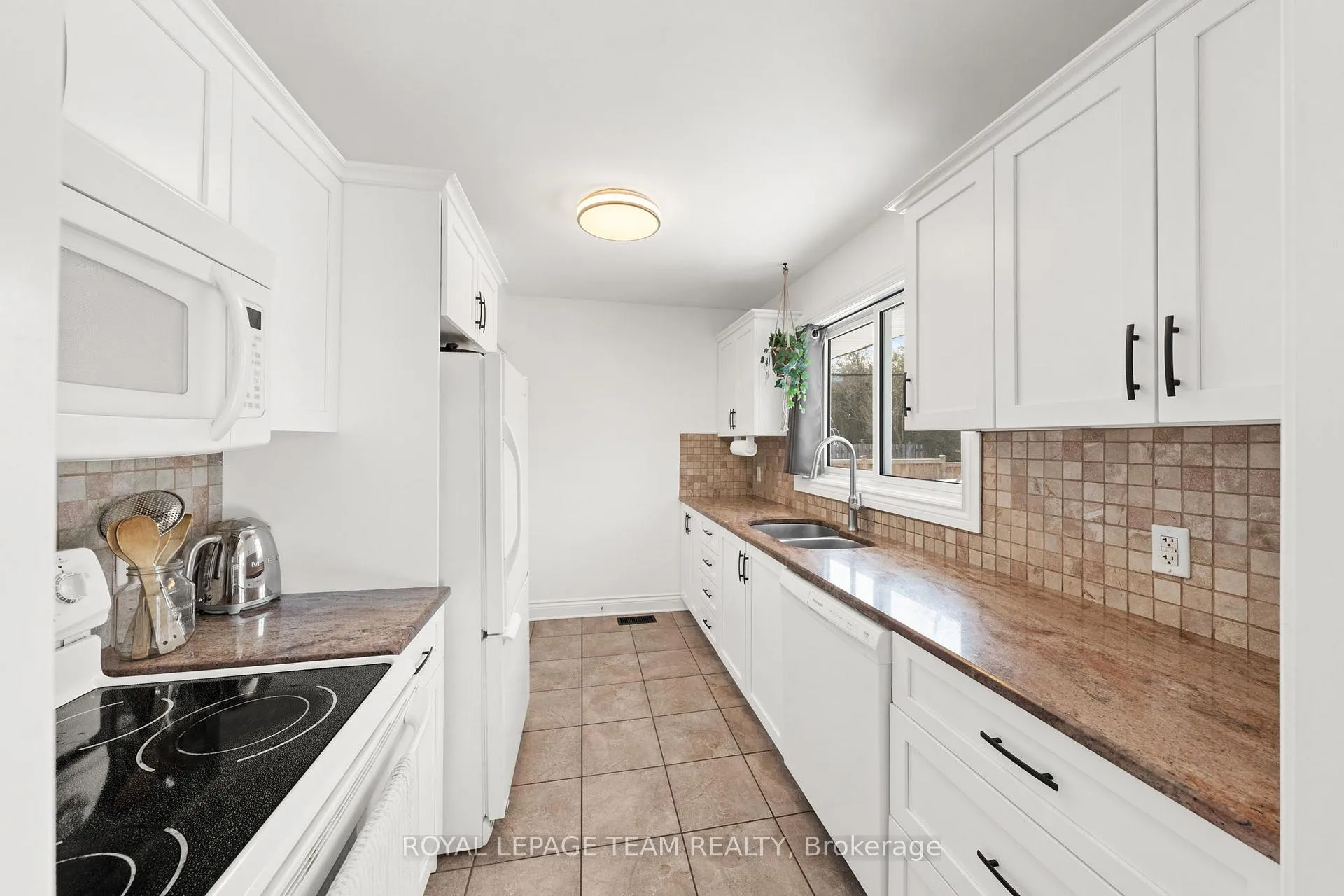 Photo 10 of 5286 Hillcrest Drive, Ottawa, Manotick Long Island & Nicholls Island — HOMEH