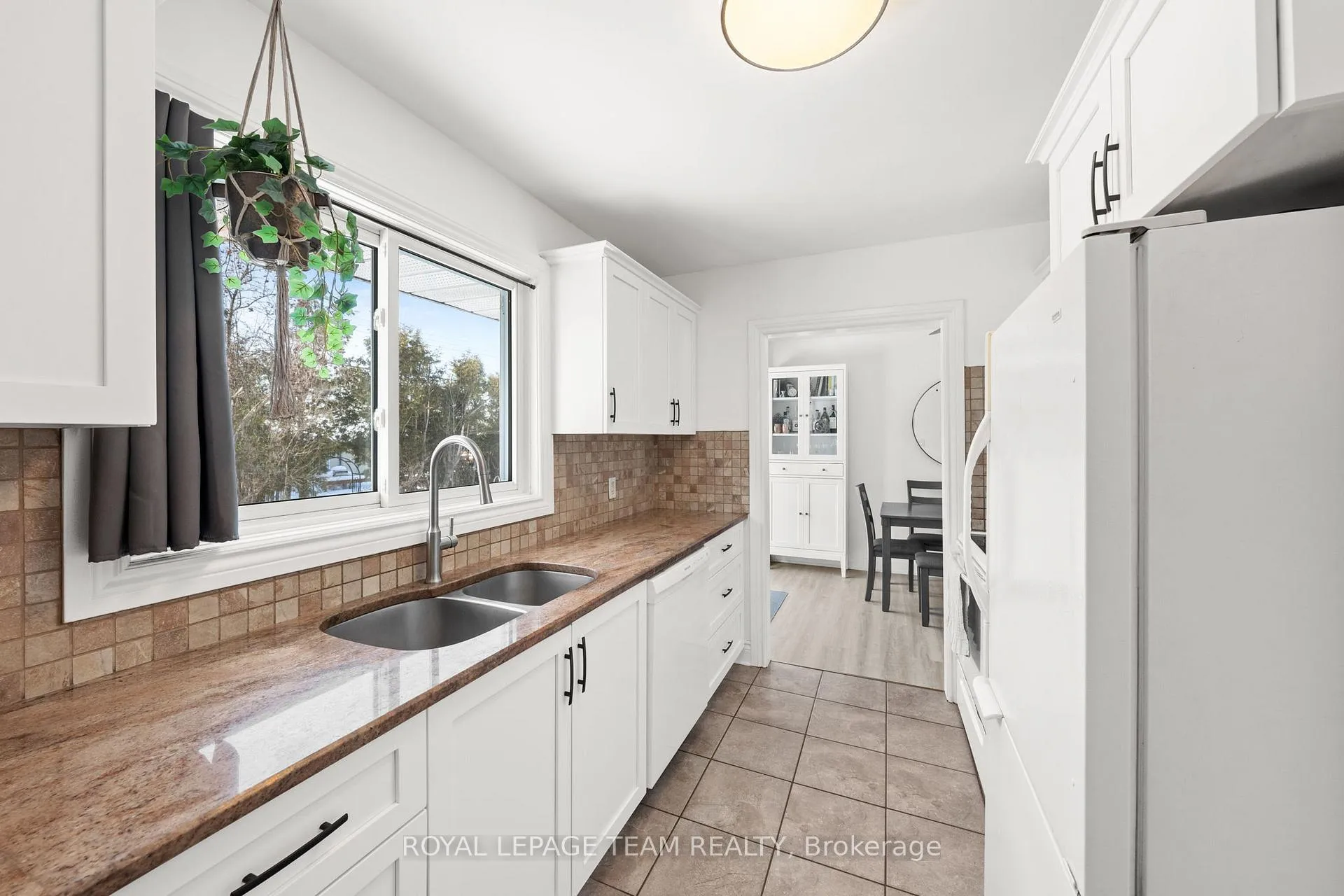Photo 11 of 5286 Hillcrest Drive, Ottawa, Manotick Long Island & Nicholls Island — HOMEH