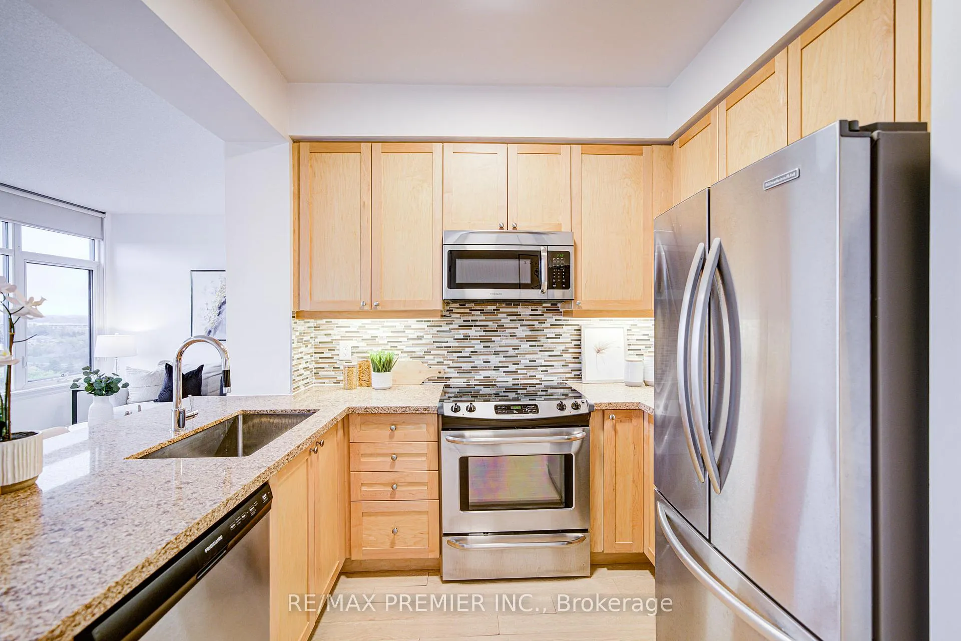 Photo 6 of Unit 919, 12 Woodstream Boulevard, Vaughan, Vaughan Grove — HOMEH