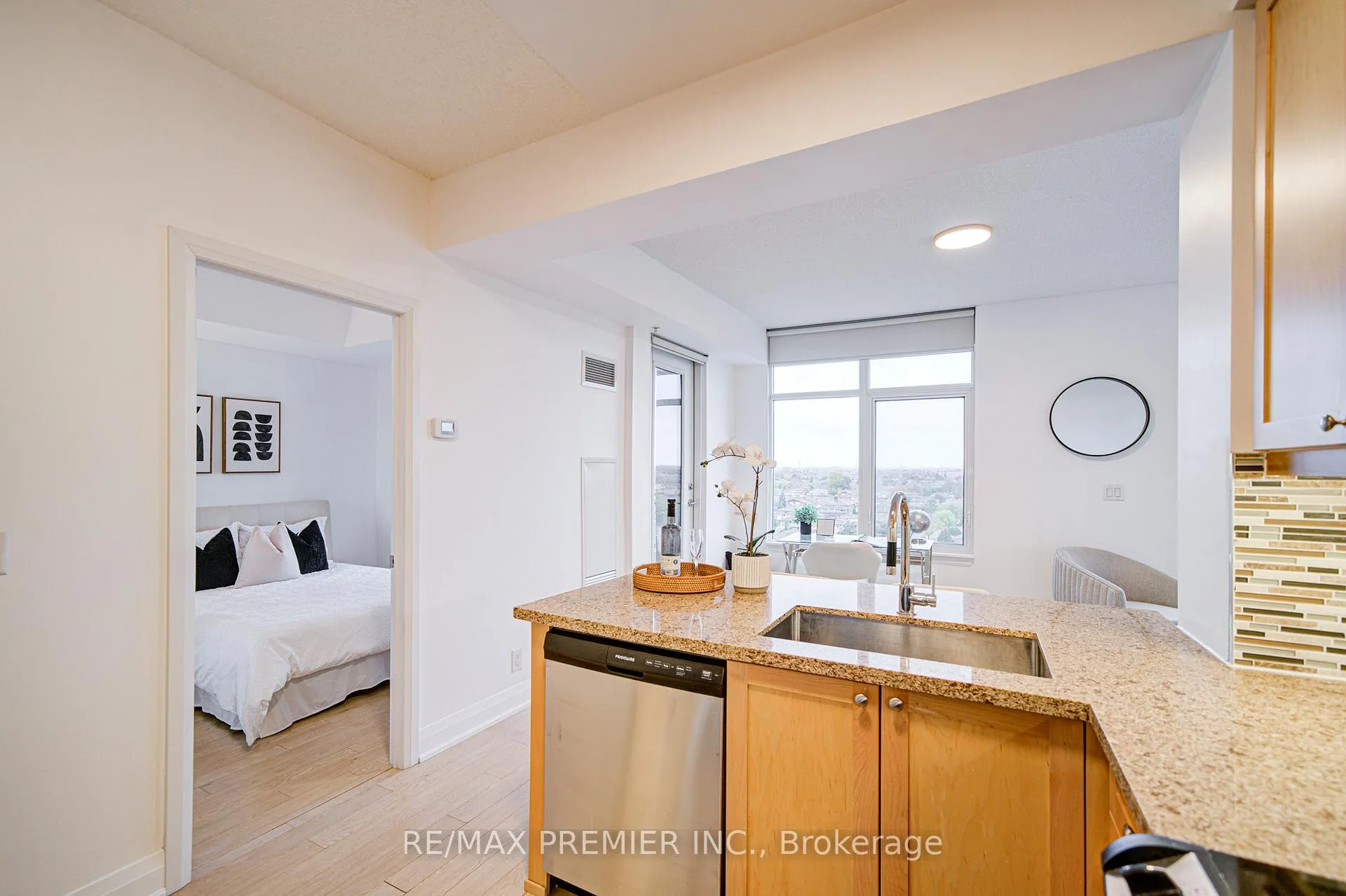 Photo 8 of Unit 919, 12 Woodstream Boulevard, Vaughan, Vaughan Grove — HOMEH