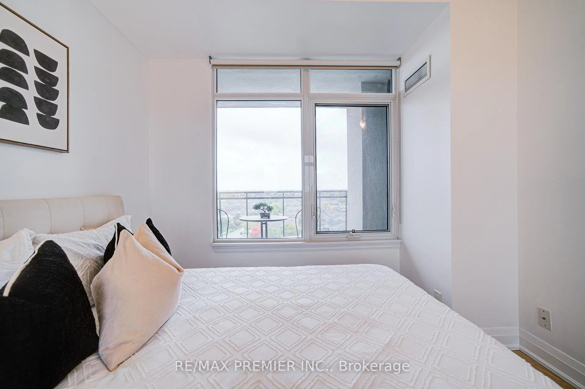 Photo 19 of Unit 919, 12 Woodstream Boulevard, Vaughan, Vaughan Grove — HOMEH