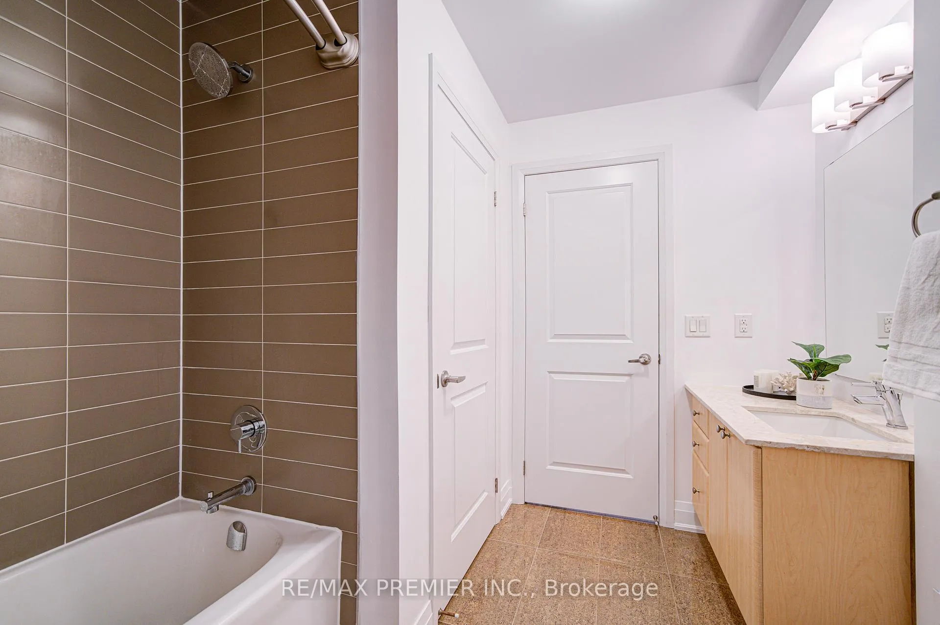 Photo 22 of Unit 919, 12 Woodstream Boulevard, Vaughan, Vaughan Grove — HOMEH