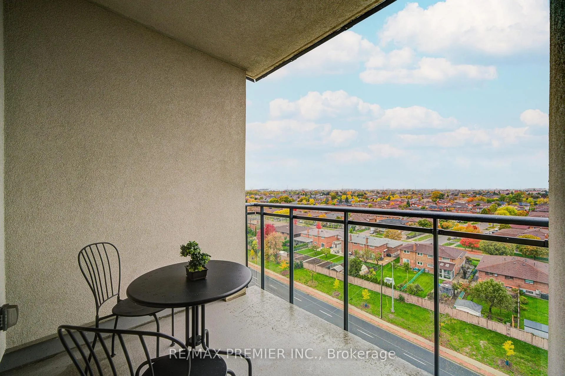 Photo 24 of Unit 919, 12 Woodstream Boulevard, Vaughan, Vaughan Grove — HOMEH