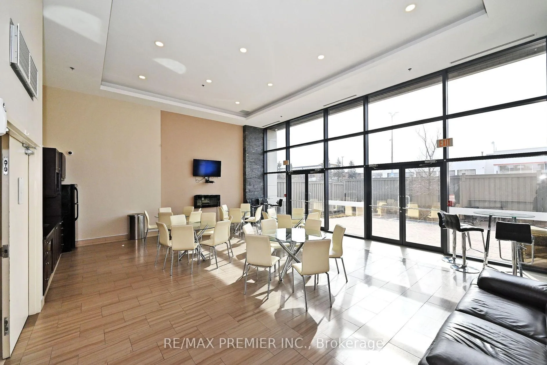 Photo 33 of Unit 919, 12 Woodstream Boulevard, Vaughan, Vaughan Grove — HOMEH