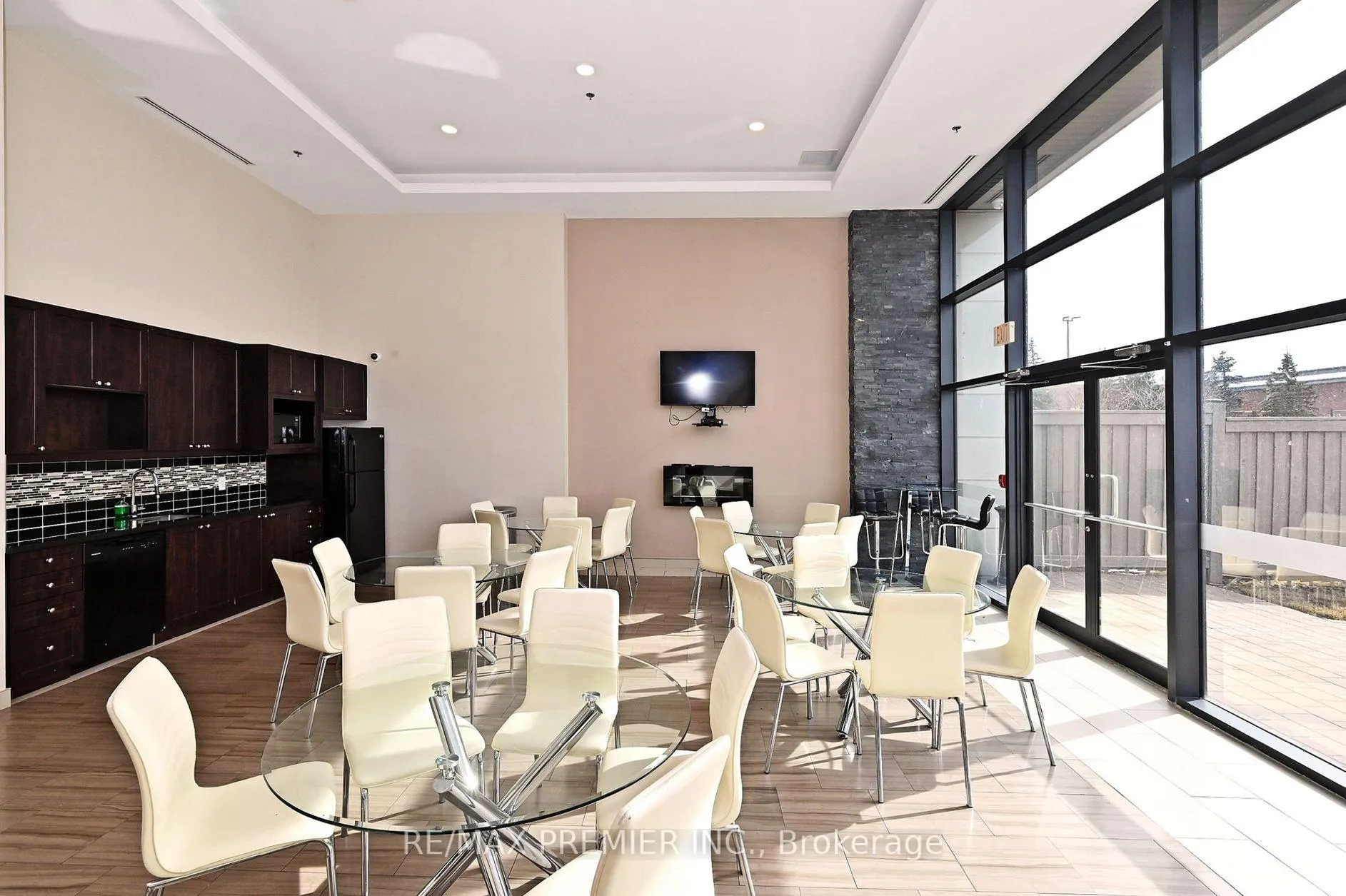 Photo 34 of Unit 919, 12 Woodstream Boulevard, Vaughan, Vaughan Grove — HOMEH