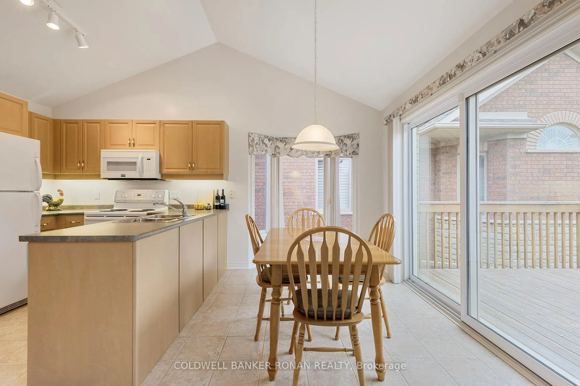 Photo 13 of 39 Bella Vista Trail, New Tecumseth, Alliston — HOMEH