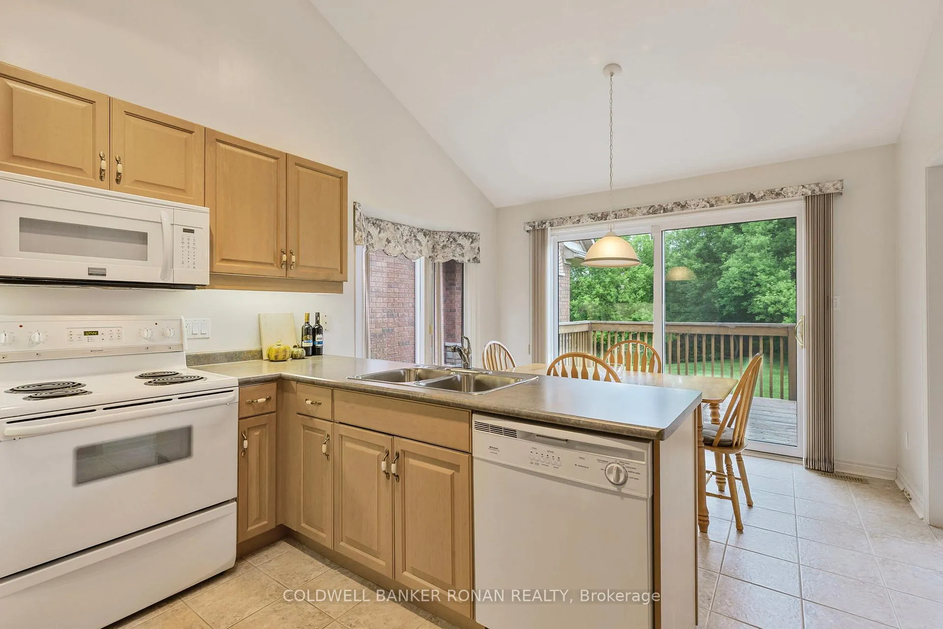 Photo 16 of 39 Bella Vista Trail, New Tecumseth, Alliston — HOMEH