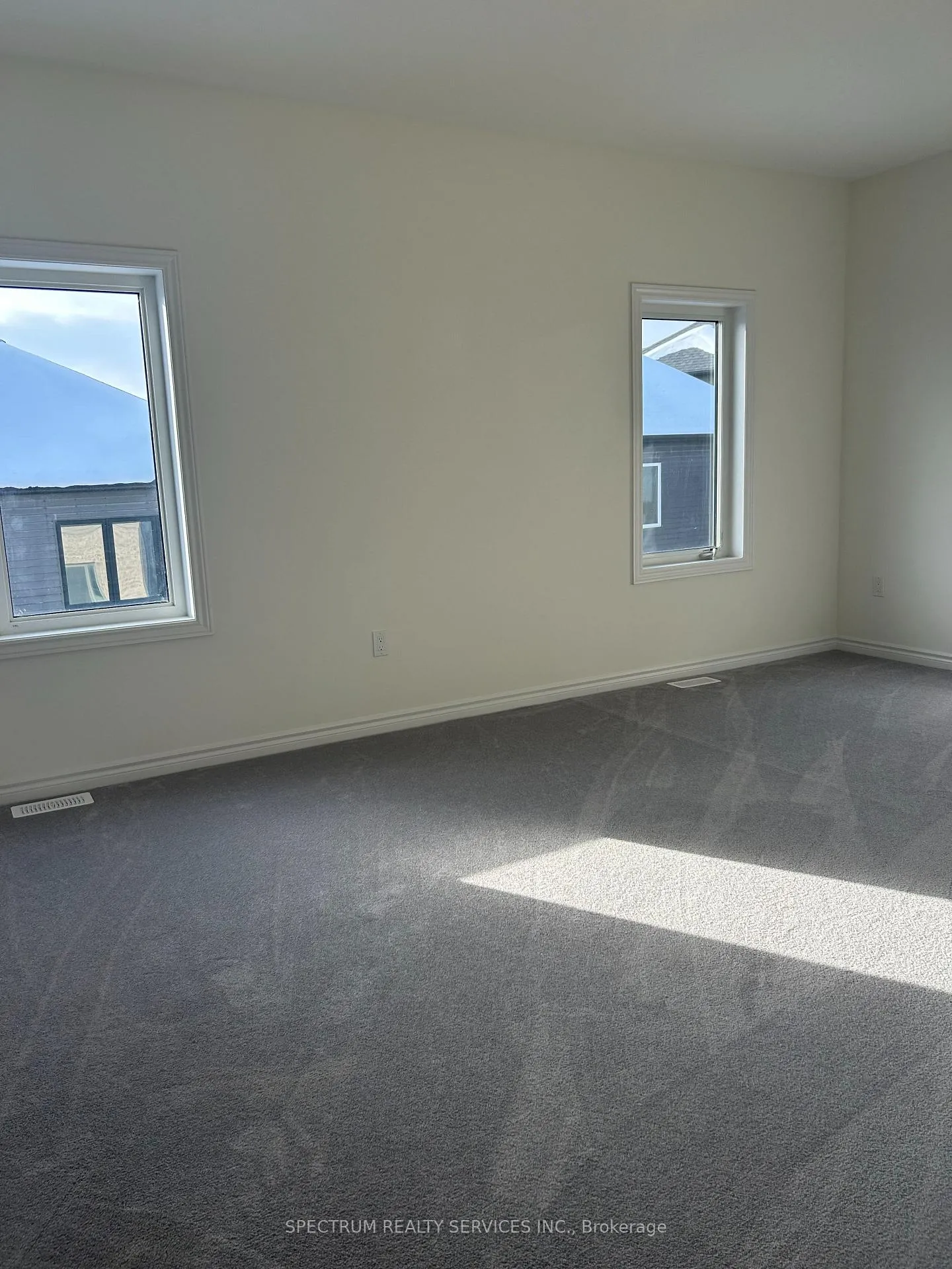 Photo 8 of 276 Pottruff Road, Brantford — HOMEH