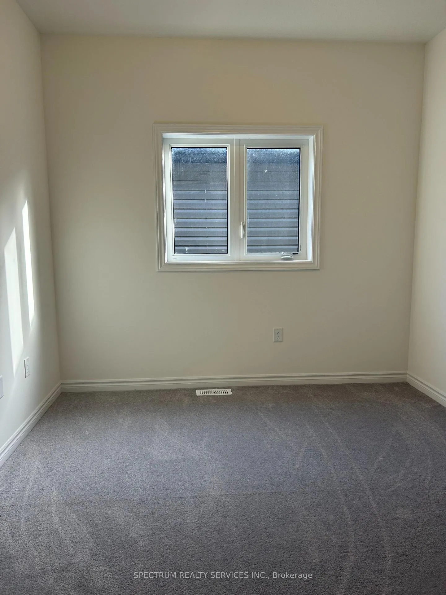 Photo 10 of 276 Pottruff Road, Brantford — HOMEH