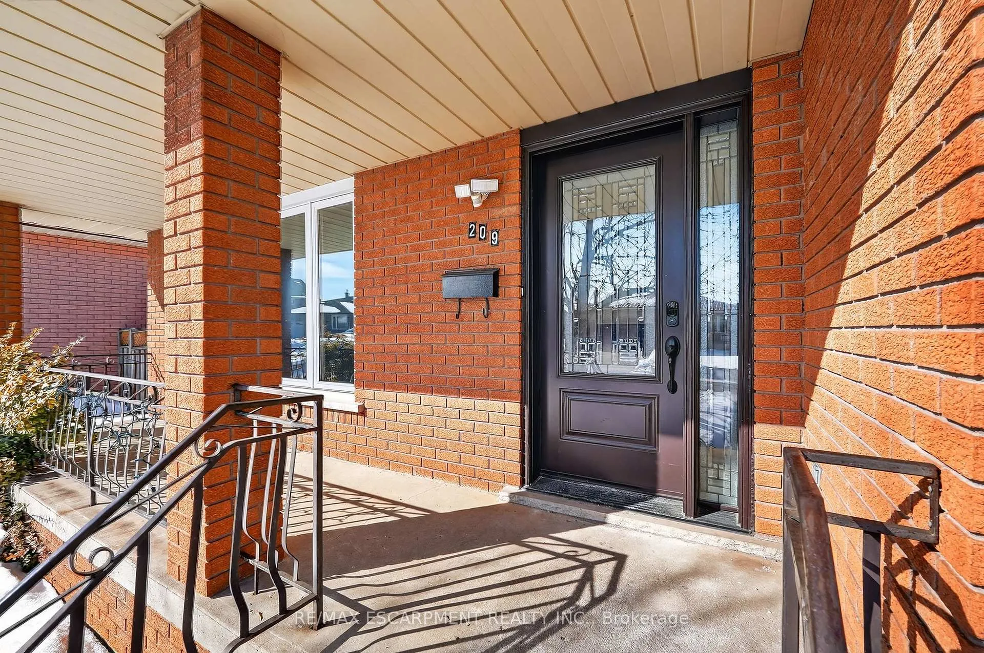 Photo 2 of 209 Ravenbury Drive, Hamilton, Randall — HOMEH