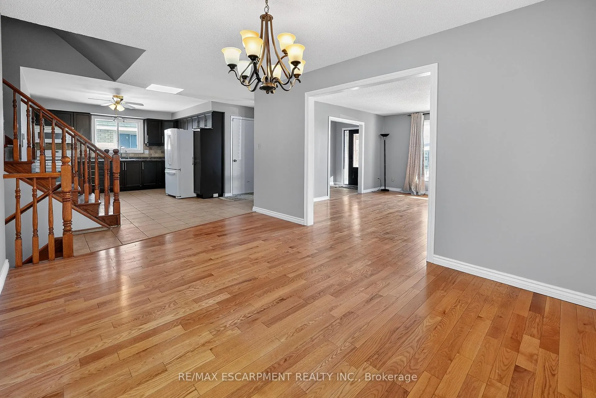 Photo 7 of 209 Ravenbury Drive, Hamilton, Randall — HOMEH
