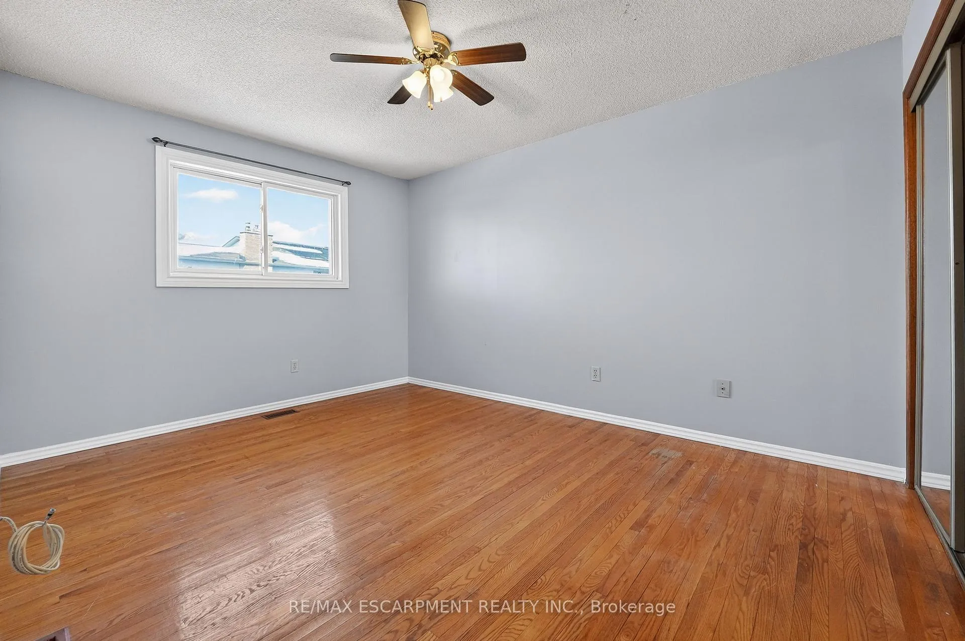 Photo 11 of 209 Ravenbury Drive, Hamilton, Randall — HOMEH