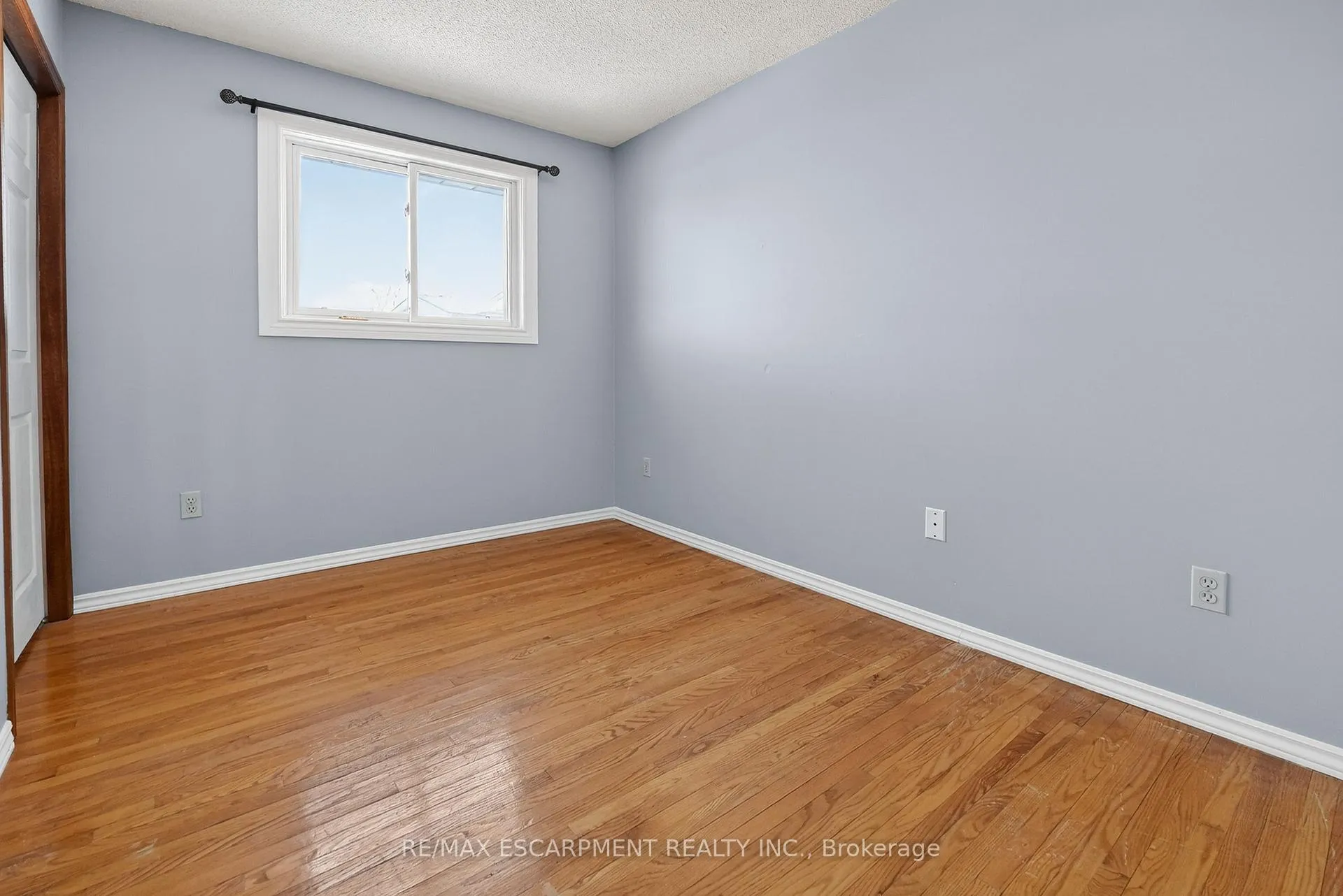 Photo 13 of 209 Ravenbury Drive, Hamilton, Randall — HOMEH