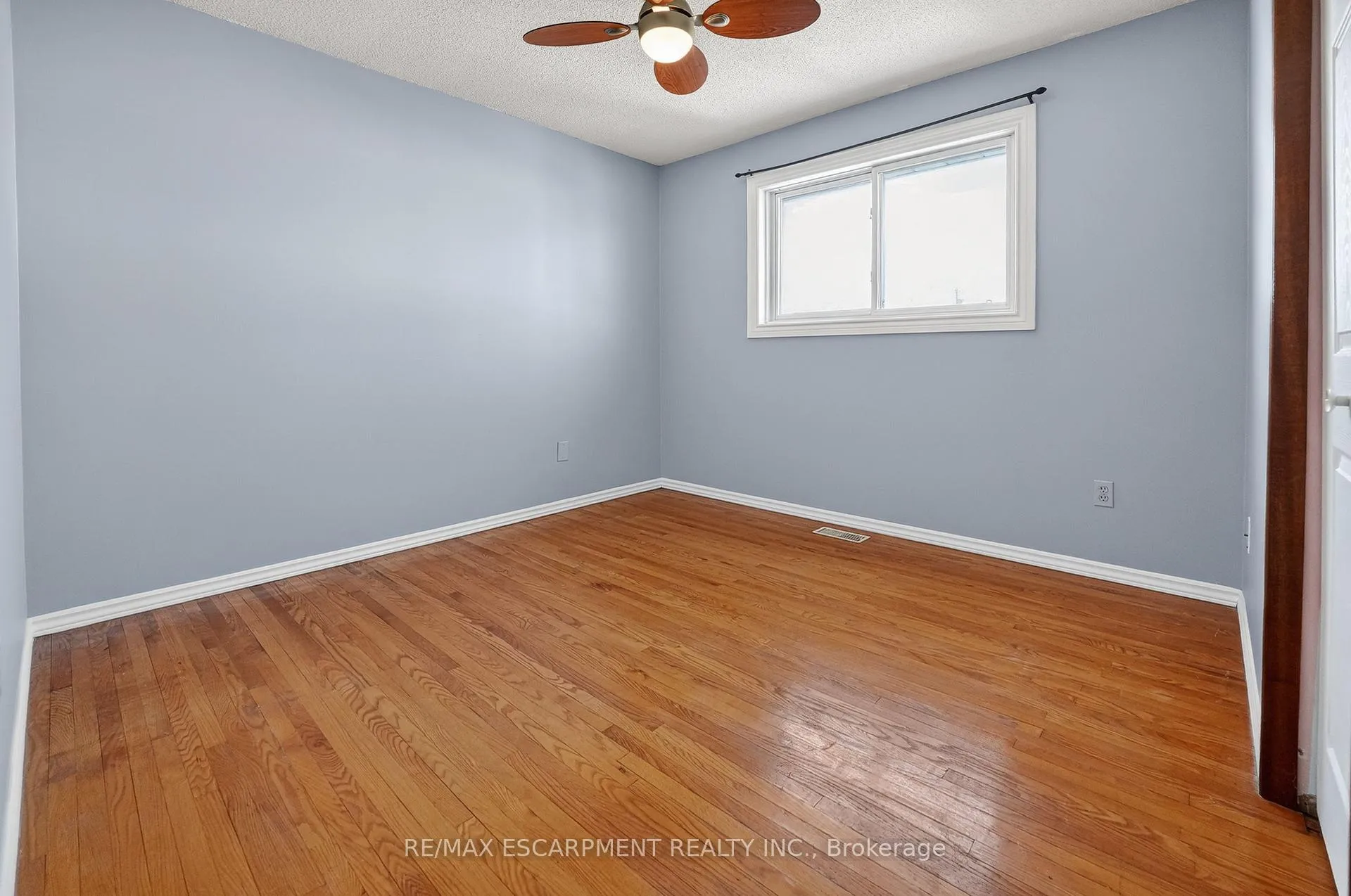 Photo 15 of 209 Ravenbury Drive, Hamilton, Randall — HOMEH