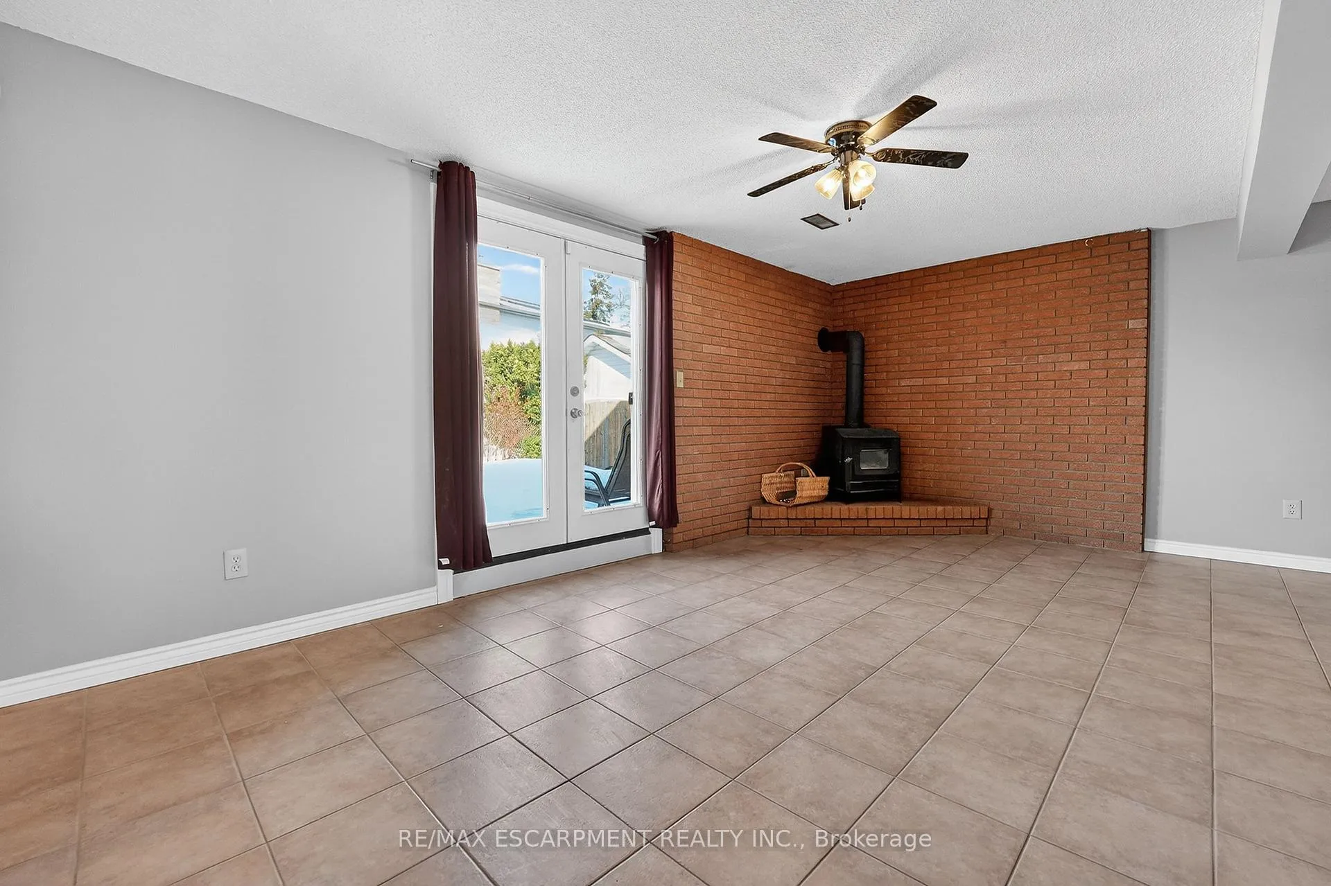 Photo 18 of 209 Ravenbury Drive, Hamilton, Randall — HOMEH