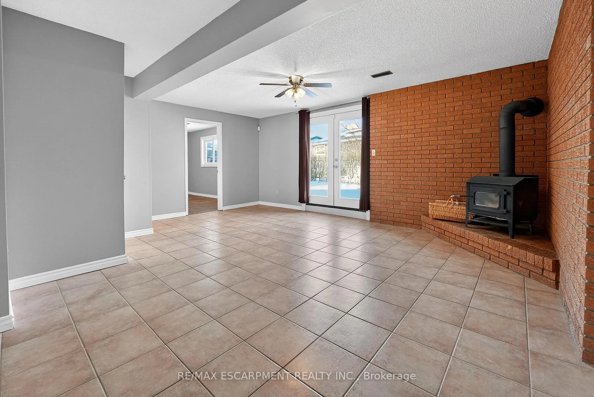 Photo 19 of 209 Ravenbury Drive, Hamilton, Randall — HOMEH