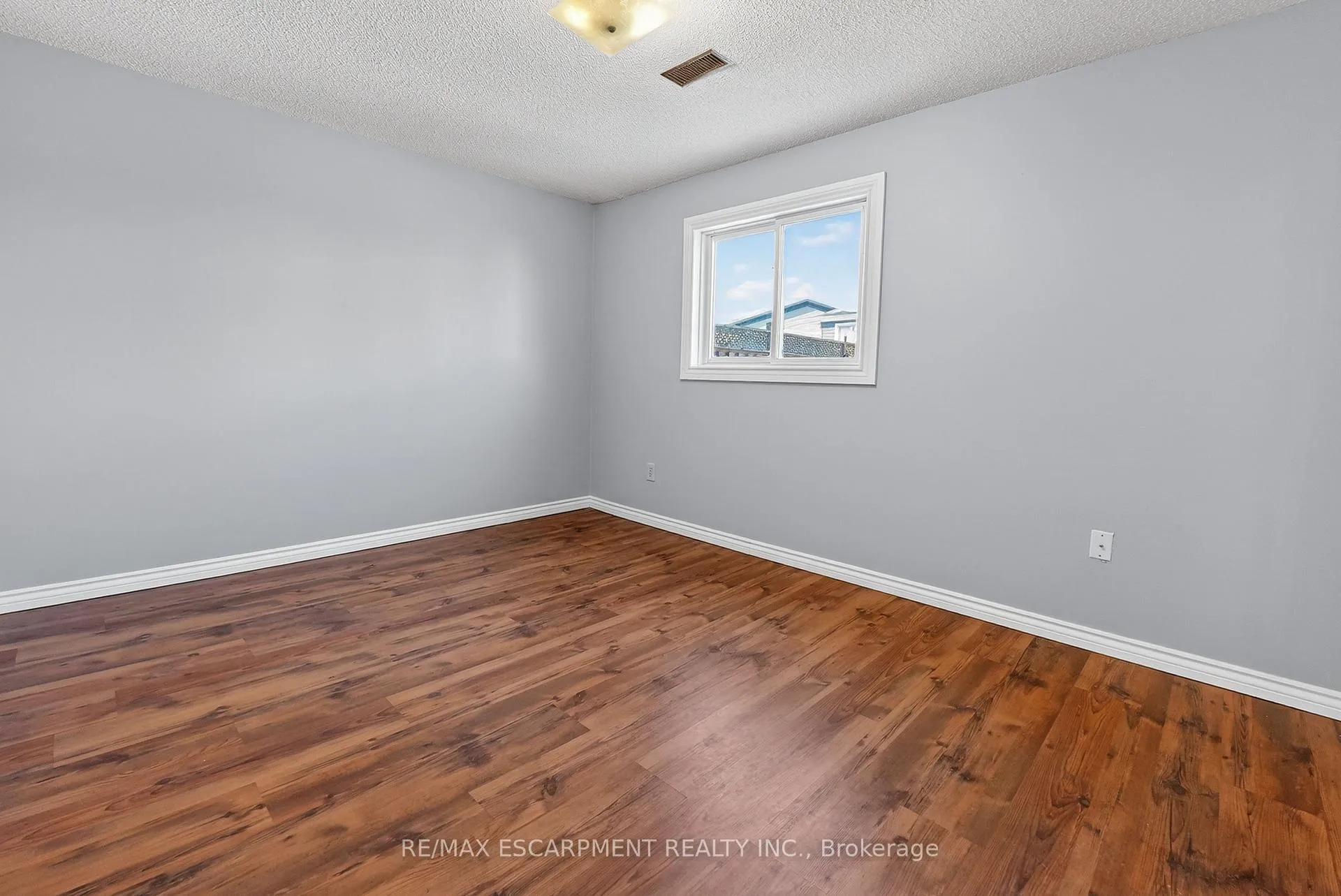 Photo 22 of 209 Ravenbury Drive, Hamilton, Randall — HOMEH