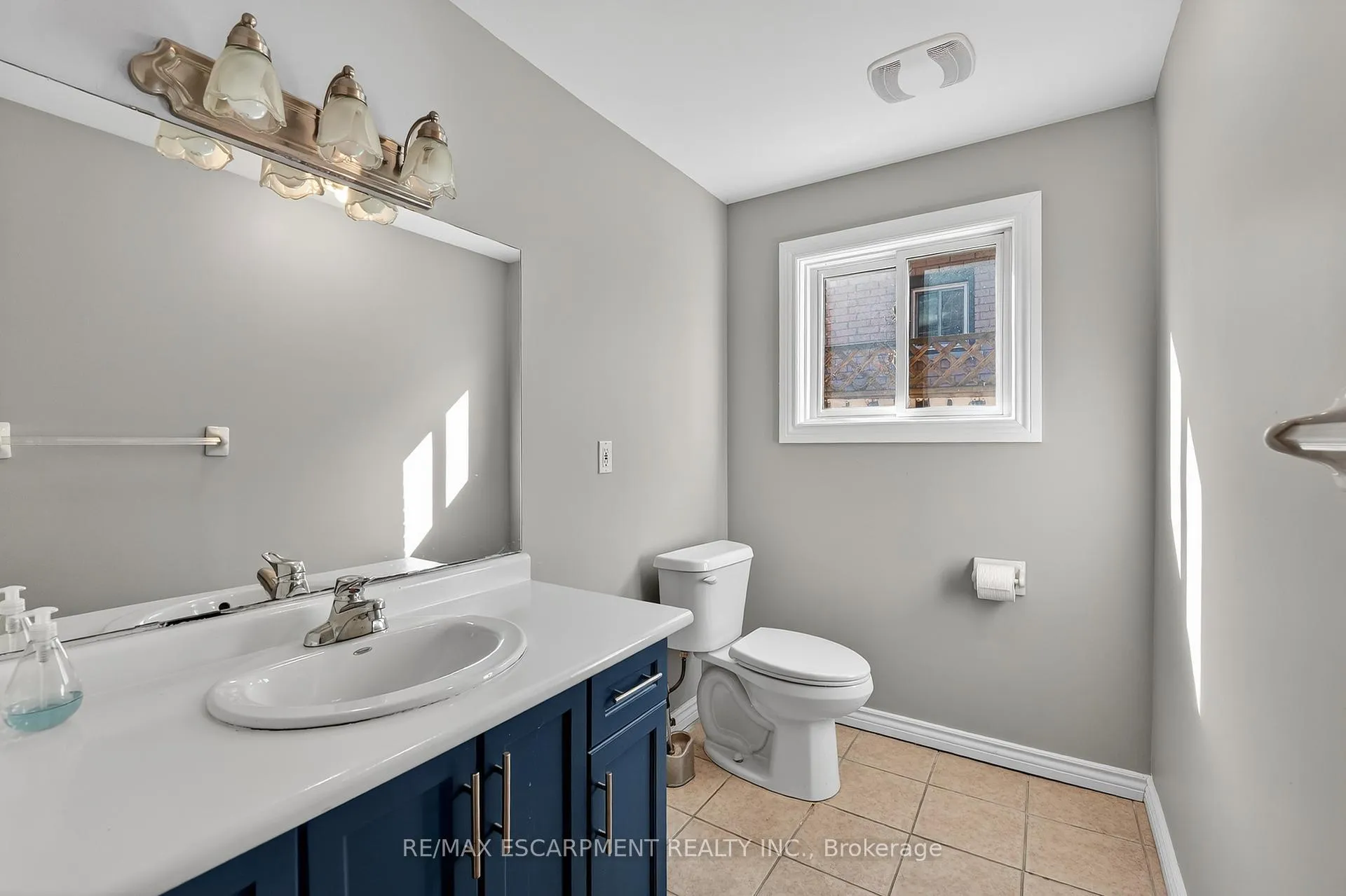 Photo 23 of 209 Ravenbury Drive, Hamilton, Randall — HOMEH