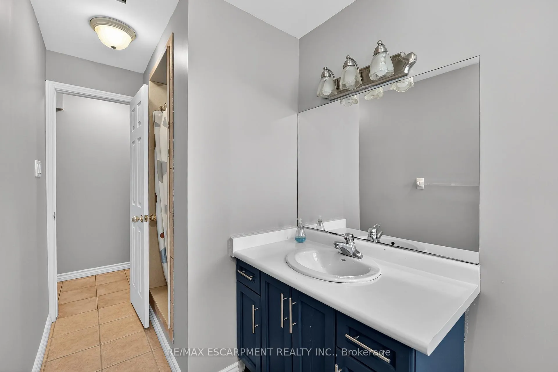 Photo 24 of 209 Ravenbury Drive, Hamilton, Randall — HOMEH