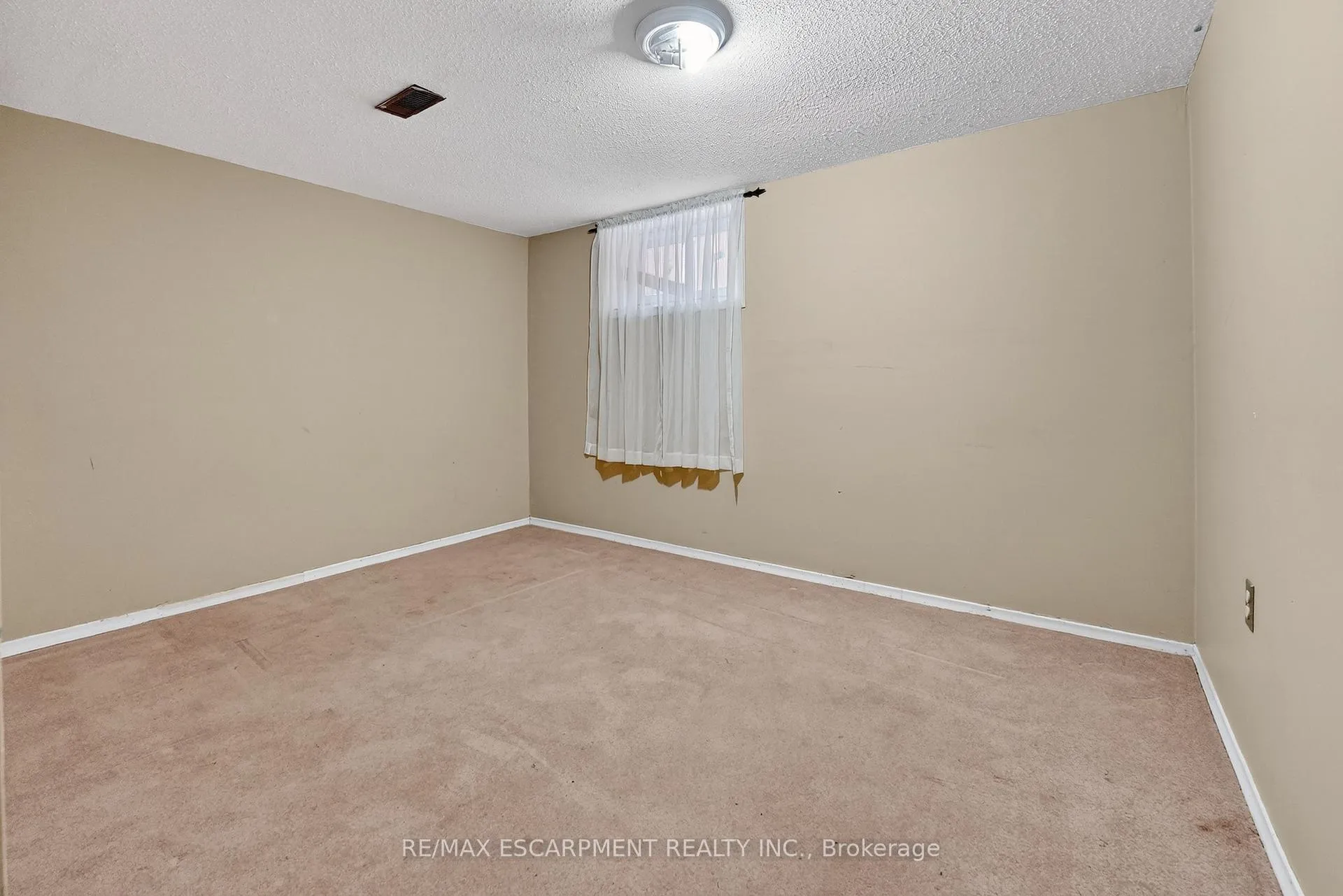 Photo 26 of 209 Ravenbury Drive, Hamilton, Randall — HOMEH