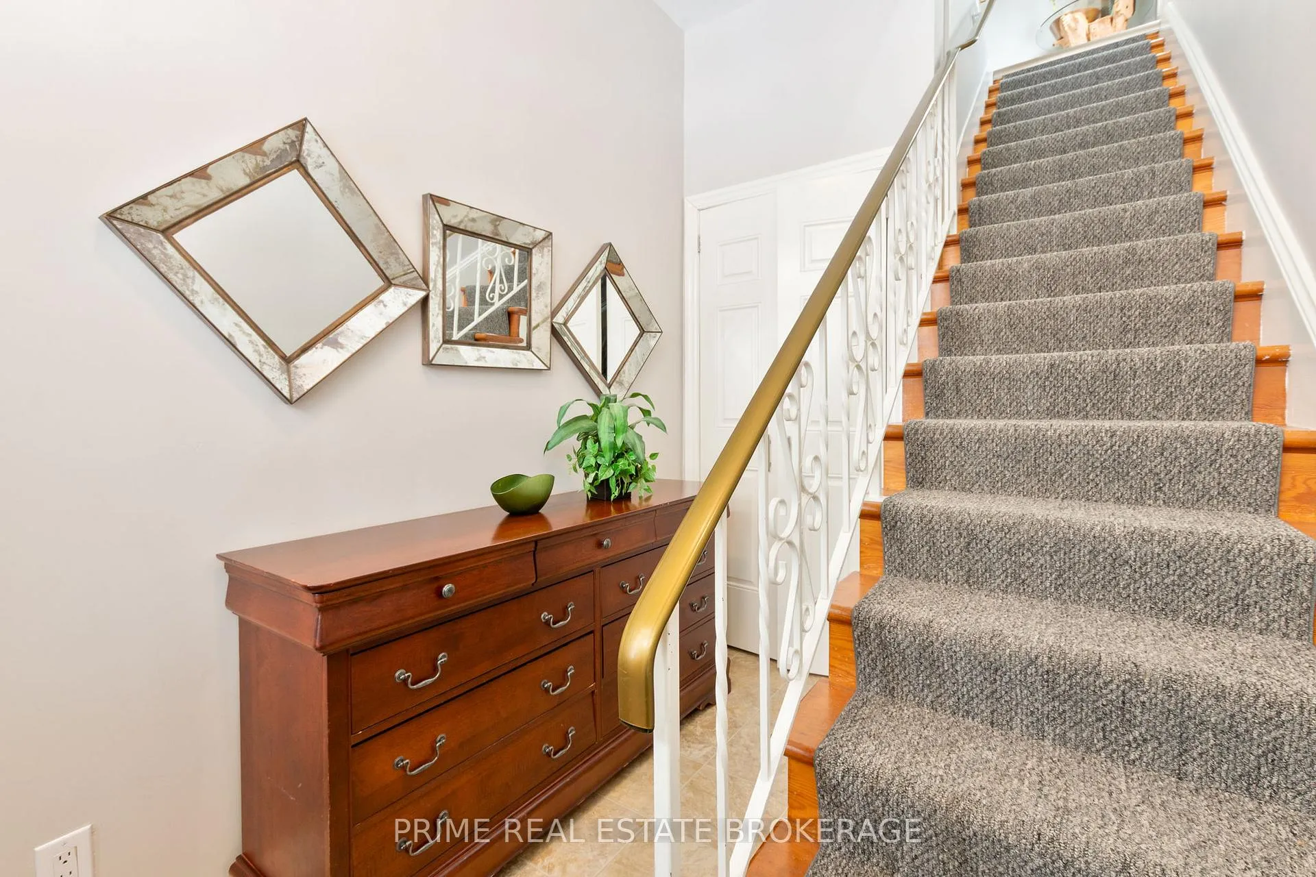 Photo 5 of 95 Elgin Street, St. Thomas — HOMEH