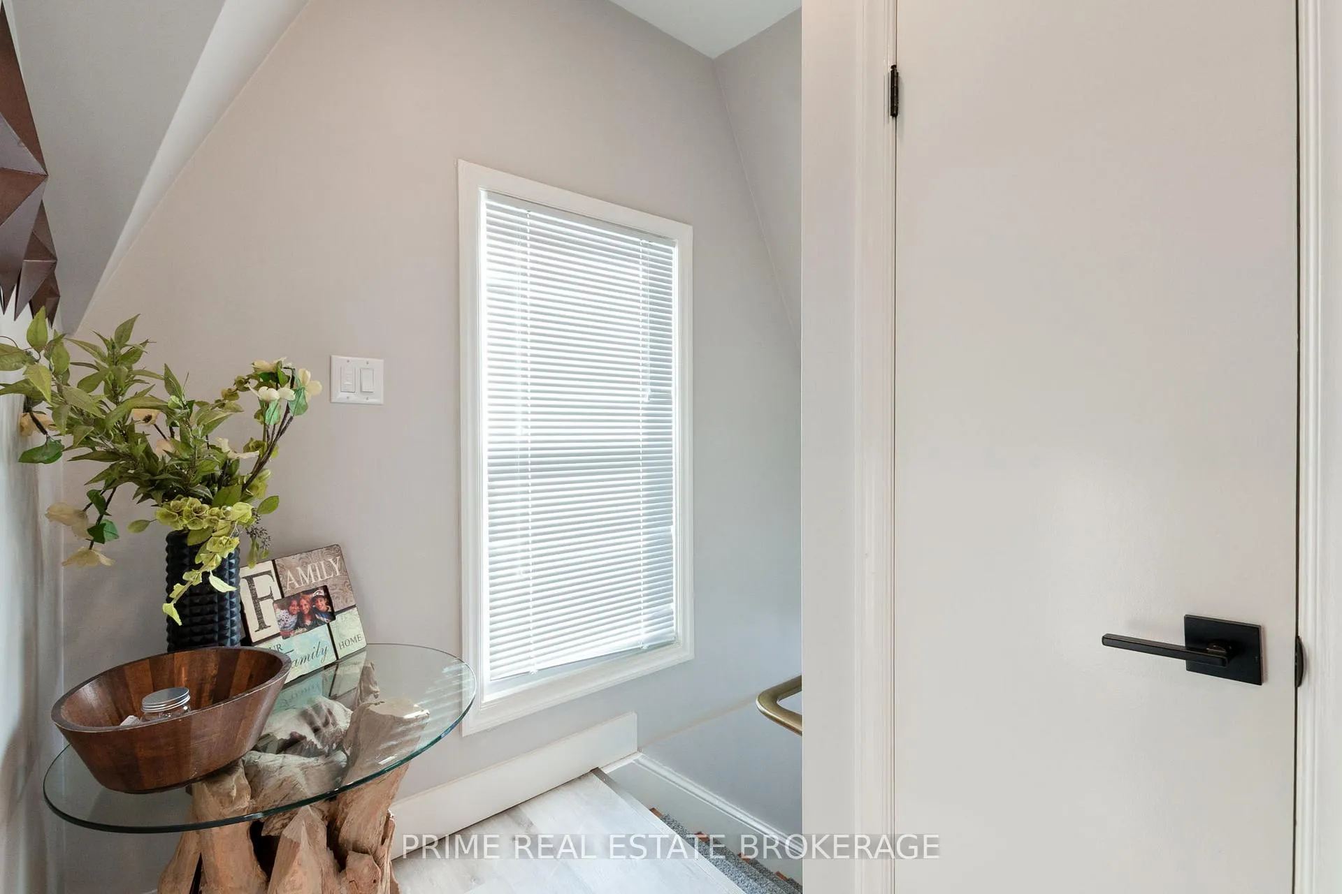 Photo 7 of 95 Elgin Street, St. Thomas — HOMEH