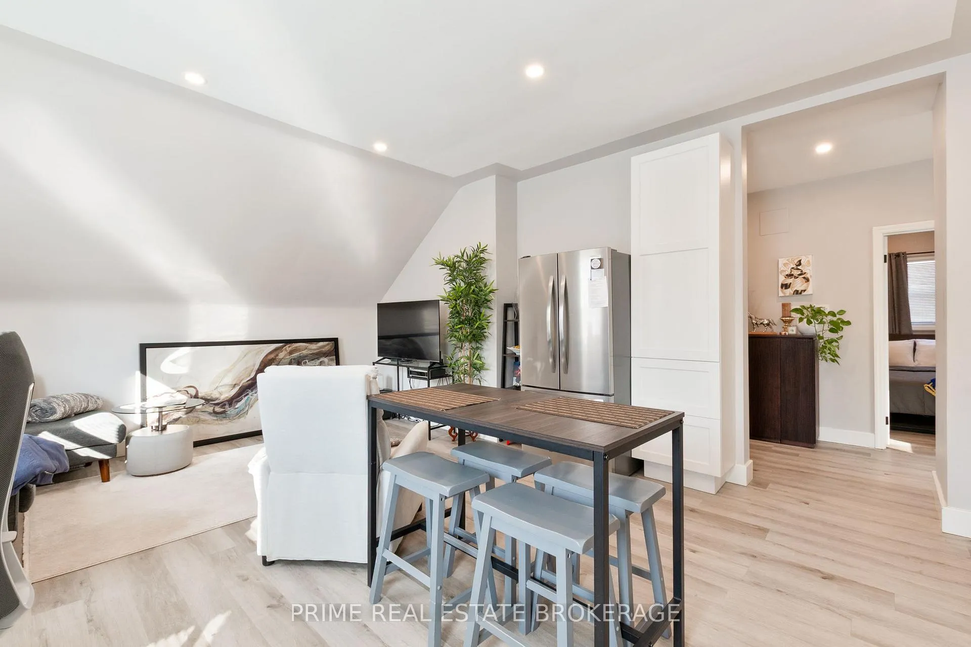 Photo 10 of 95 Elgin Street, St. Thomas — HOMEH