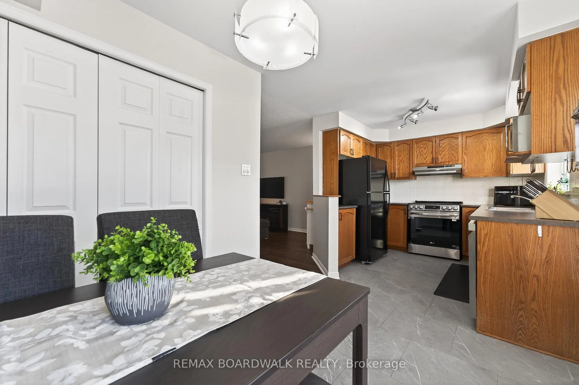 Photo 11 of Unit 165, 70 Edenvale Drive, Ottawa, Kanata - Beaverbrook — HOMEH