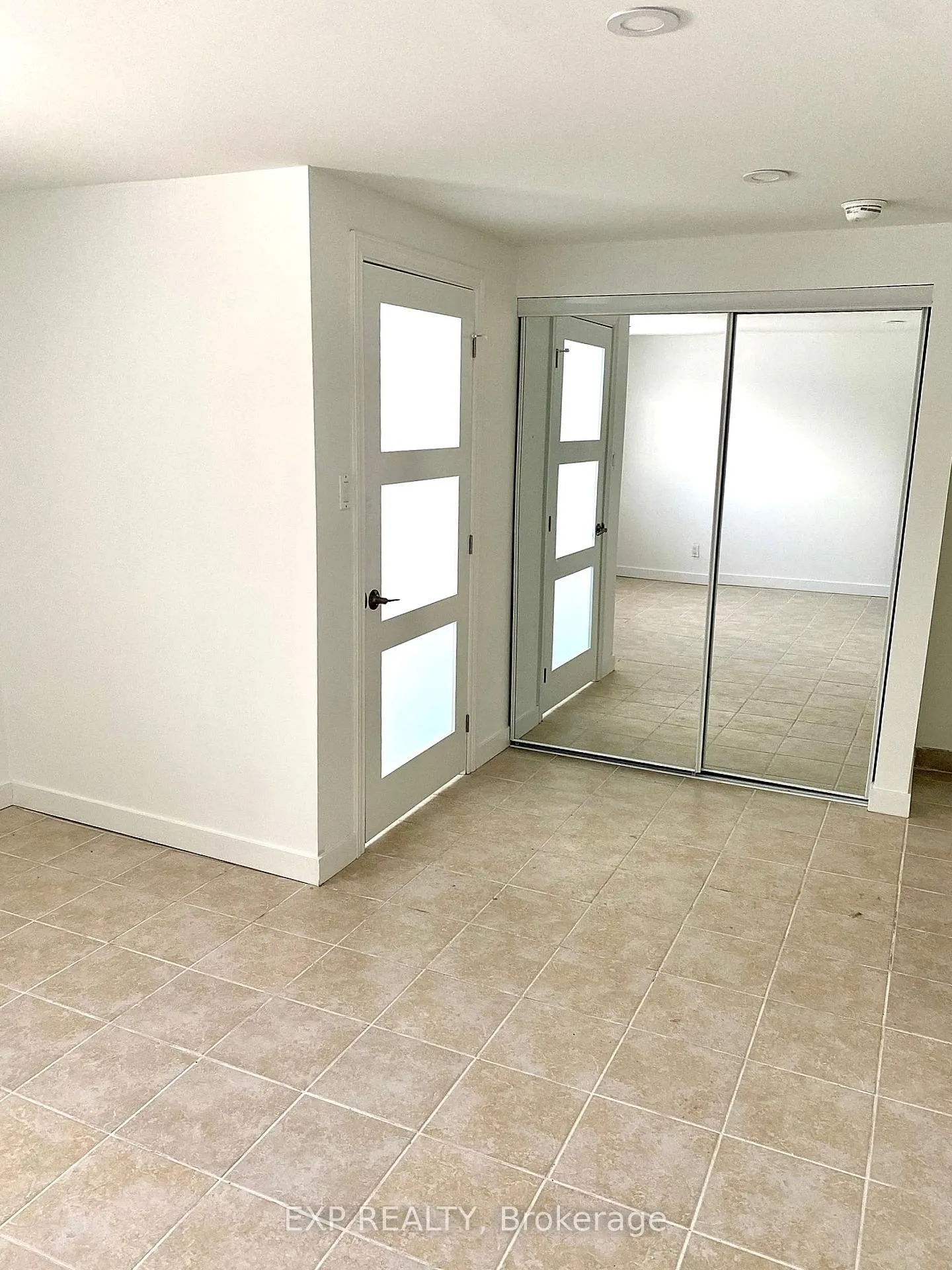 Photo 4 of 2042 Tawney Avenue, Ottawa, Hawthorne Meadows — HOMEH
