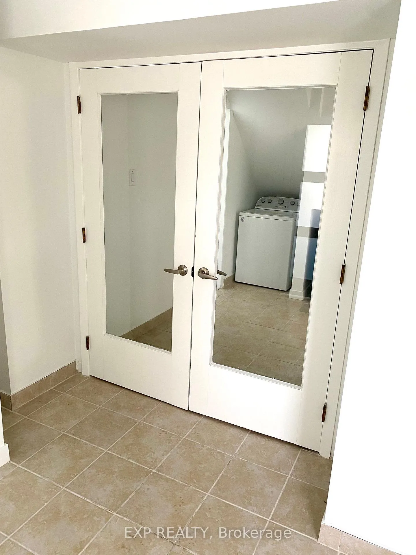 Photo 5 of 2042 Tawney Avenue, Ottawa, Hawthorne Meadows — HOMEH