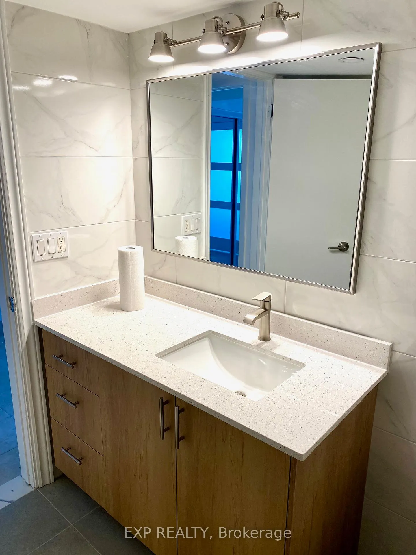 Photo 8 of 2042 Tawney Avenue, Ottawa, Hawthorne Meadows — HOMEH