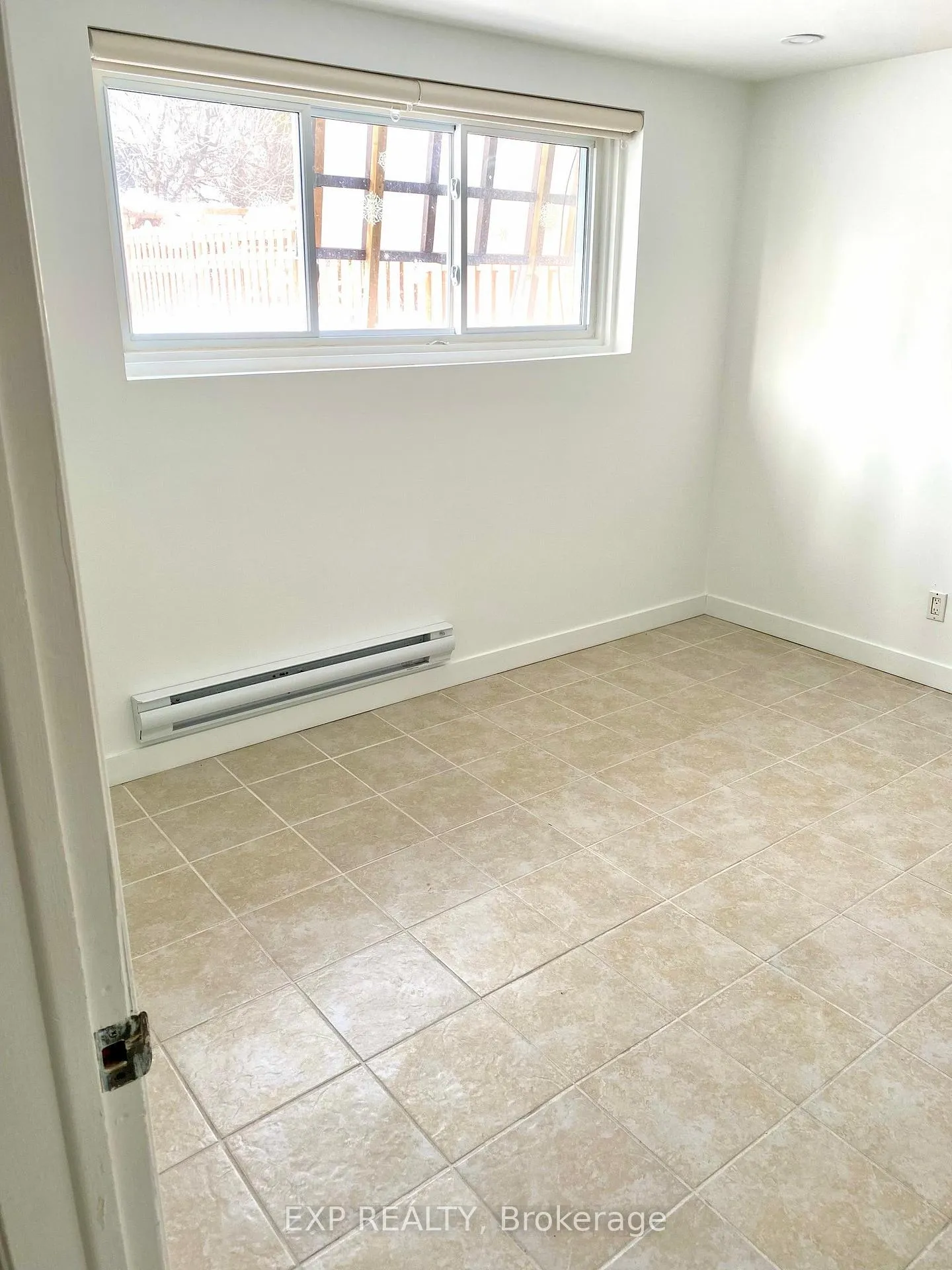Photo 9 of 2042 Tawney Avenue, Ottawa, Hawthorne Meadows — HOMEH