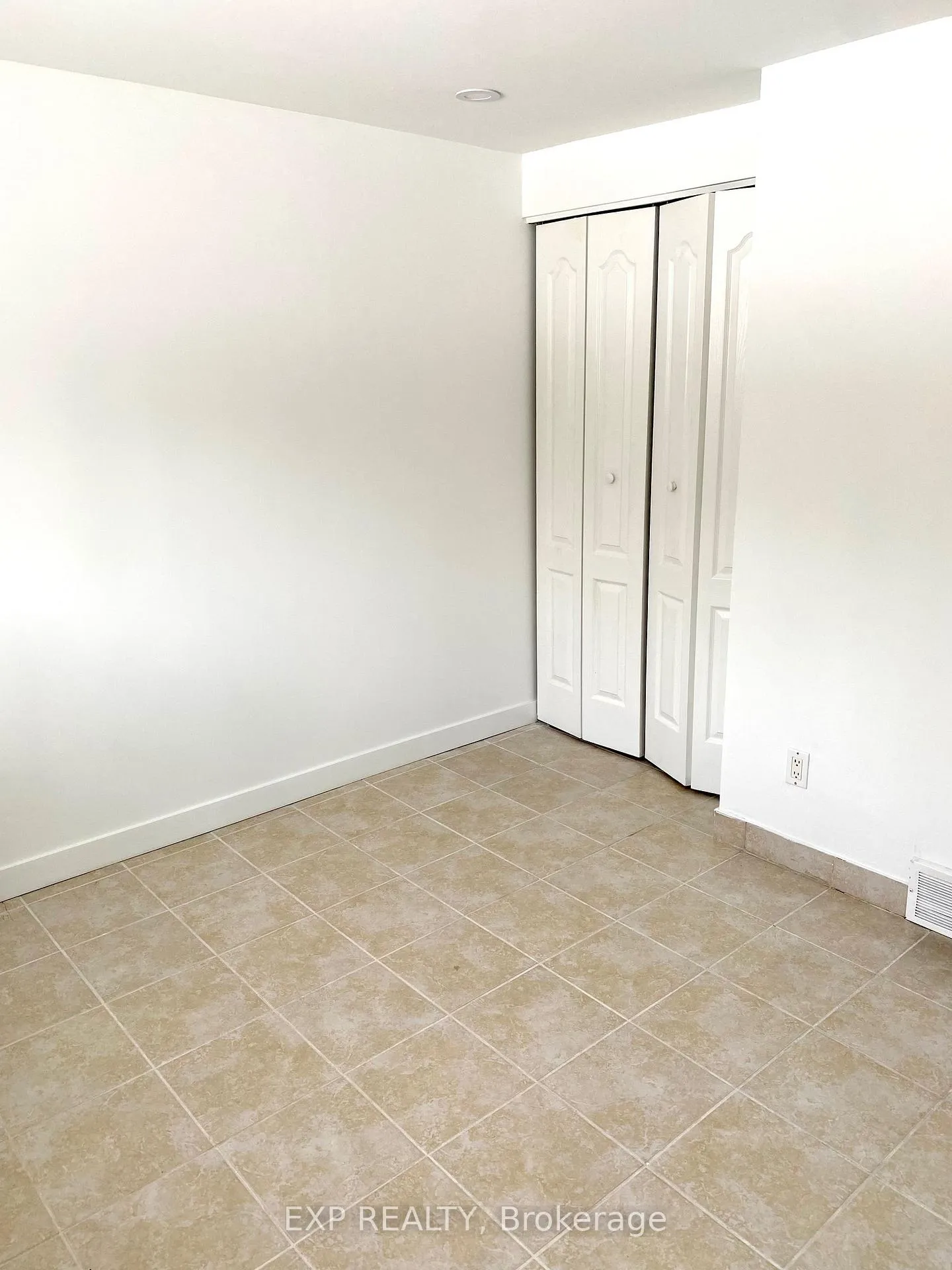 Photo 10 of 2042 Tawney Avenue, Ottawa, Hawthorne Meadows — HOMEH