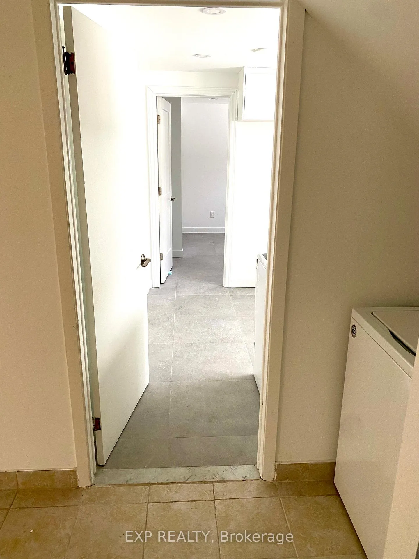 Photo 11 of 2042 Tawney Avenue, Ottawa, Hawthorne Meadows — HOMEH