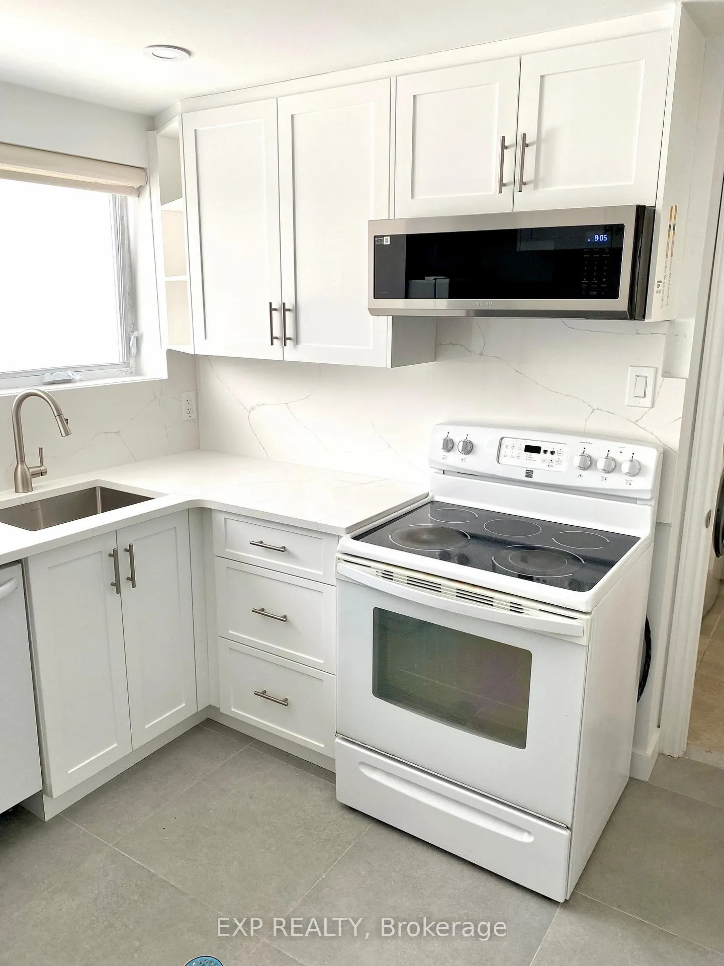 Photo 12 of 2042 Tawney Avenue, Ottawa, Hawthorne Meadows — HOMEH